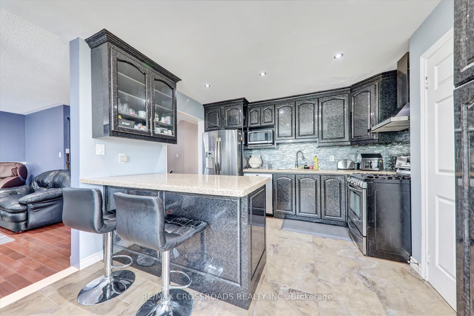 Photo 7 of 33 Greenhalf Drive, Ajax, South East — HOMEH
