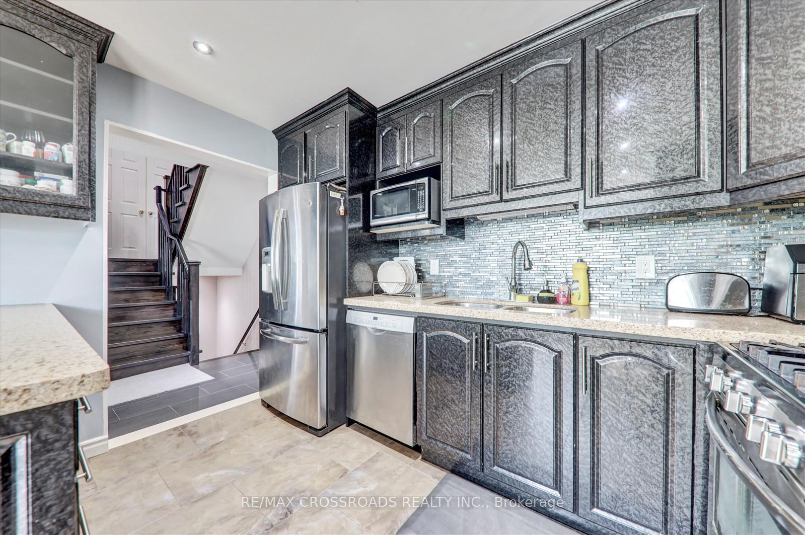 Photo 29 of 33 Greenhalf Drive, Ajax, South East — HOMEH