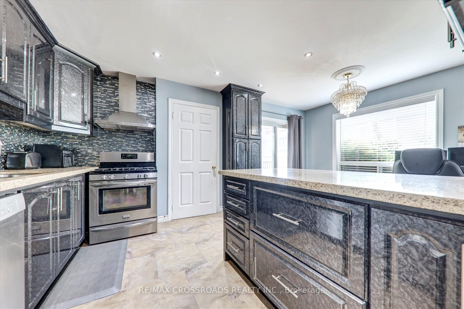 Photo 24 of 33 Greenhalf Drive, Ajax, South East — HOMEH