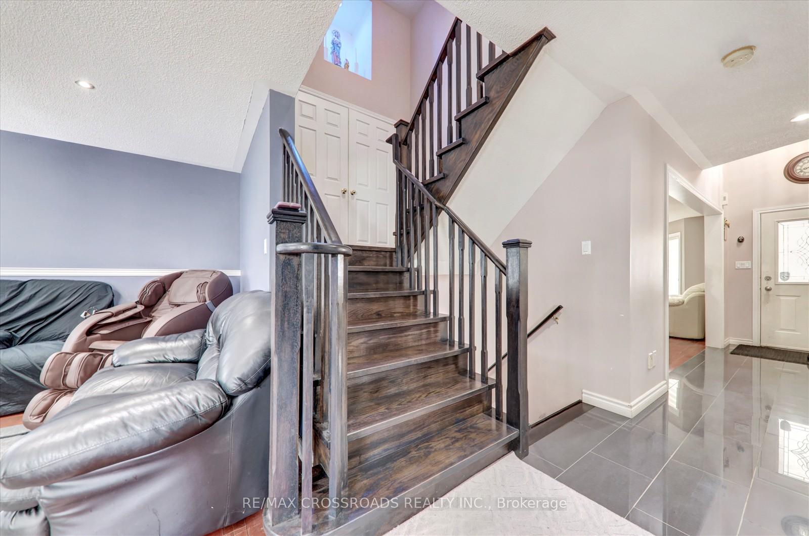 Photo 16 of 33 Greenhalf Drive, Ajax, South East — HOMEH