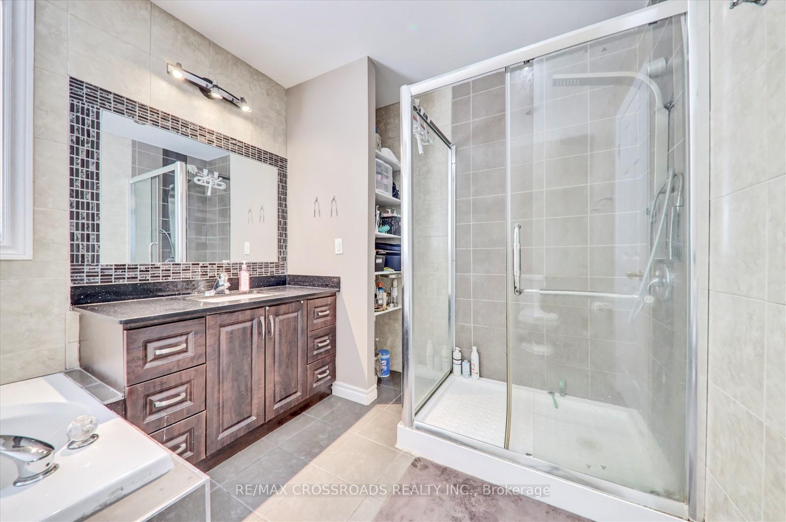 Photo 19 of 33 Greenhalf Drive, Ajax, South East — HOMEH