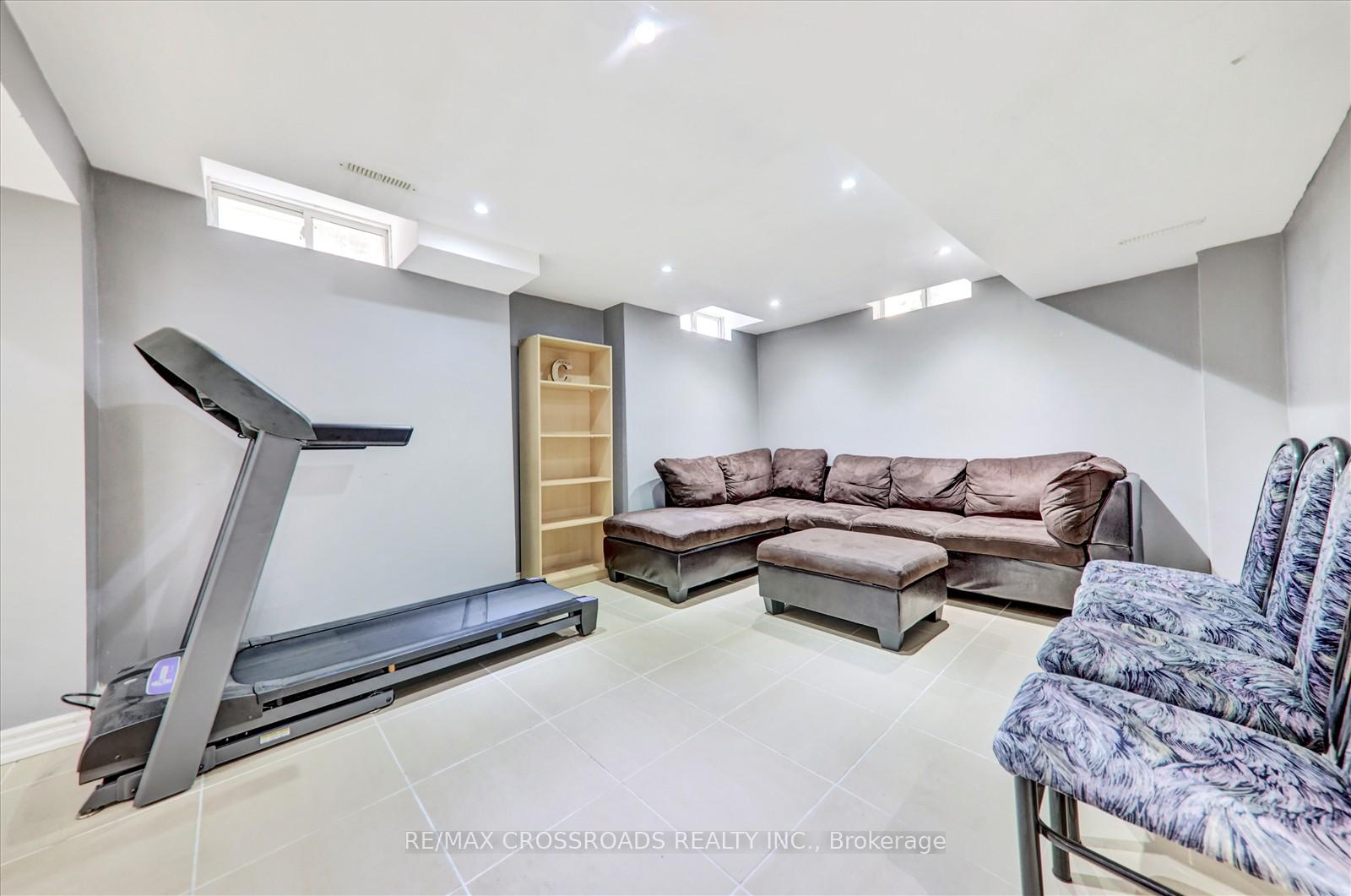 Photo 32 of 33 Greenhalf Drive, Ajax, South East — HOMEH