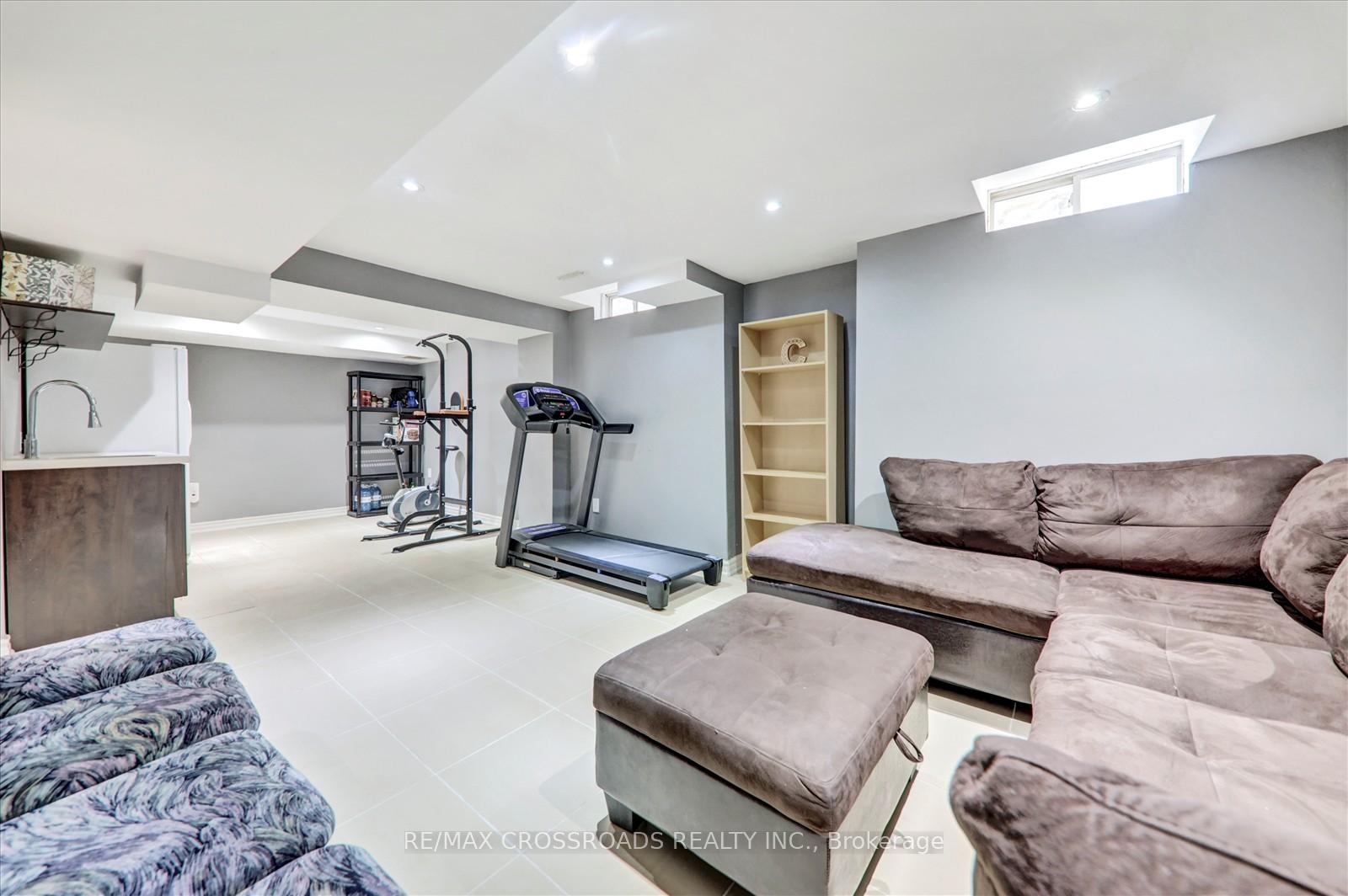 Photo 30 of 33 Greenhalf Drive, Ajax, South East — HOMEH