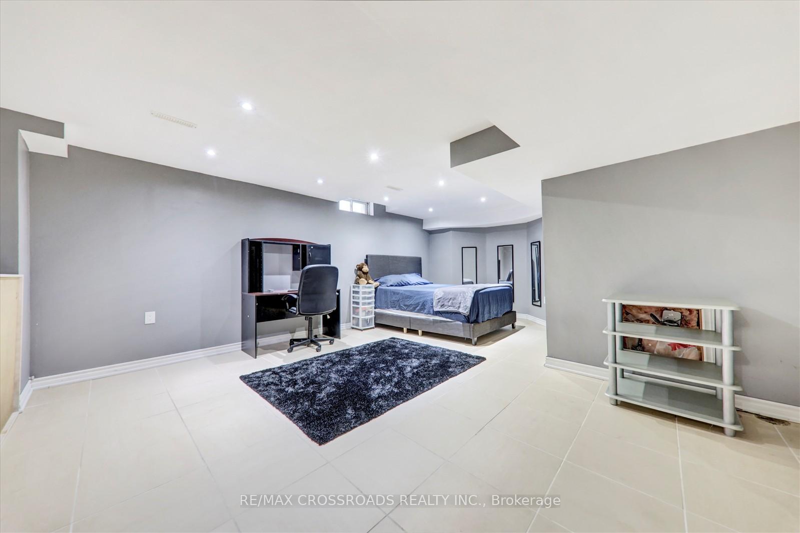 Photo 35 of 33 Greenhalf Drive, Ajax, South East — HOMEH