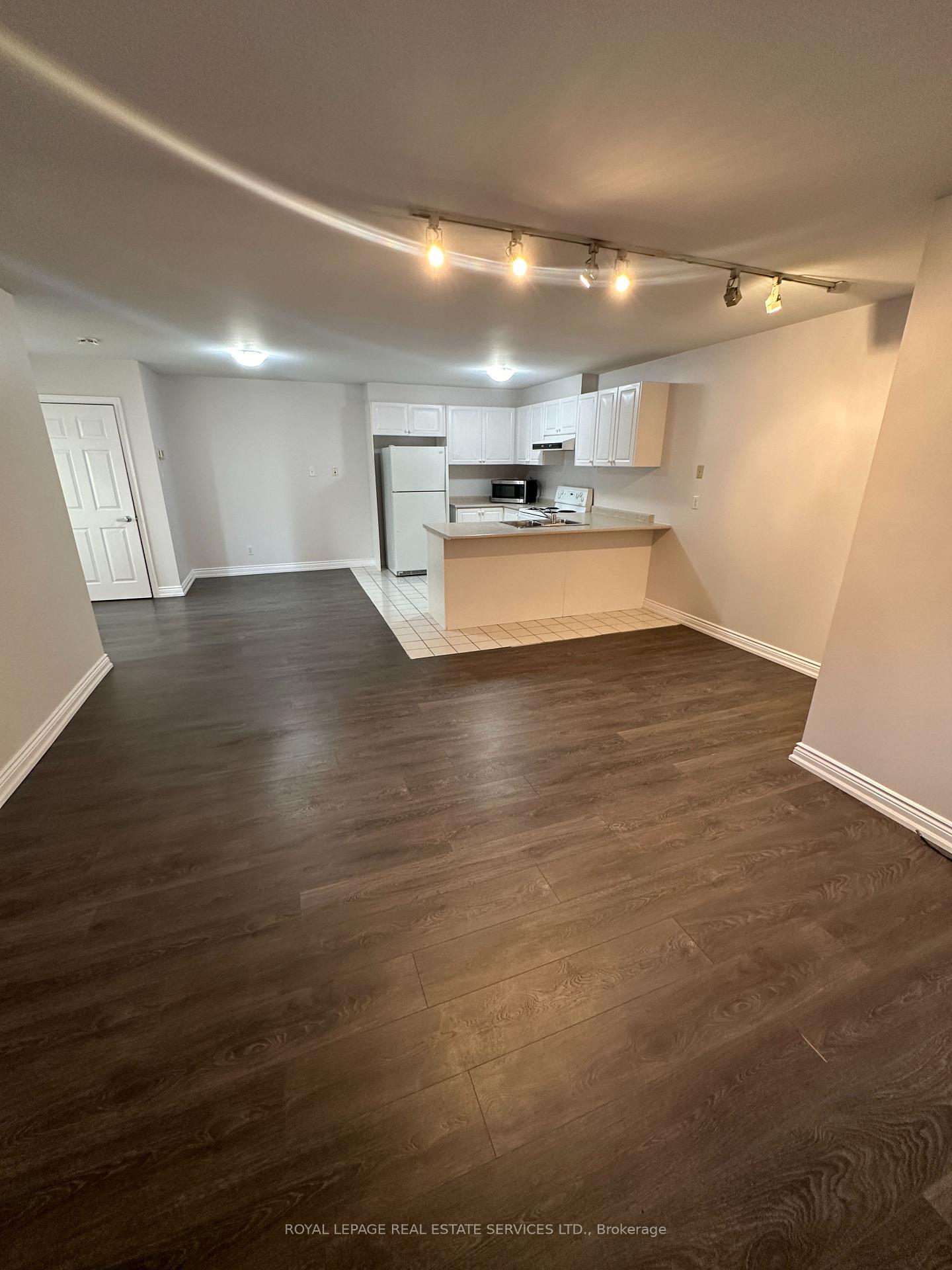 Photo 4 of Unit 203, 10055 Keele Street, Vaughan, Maple — HOMEH
