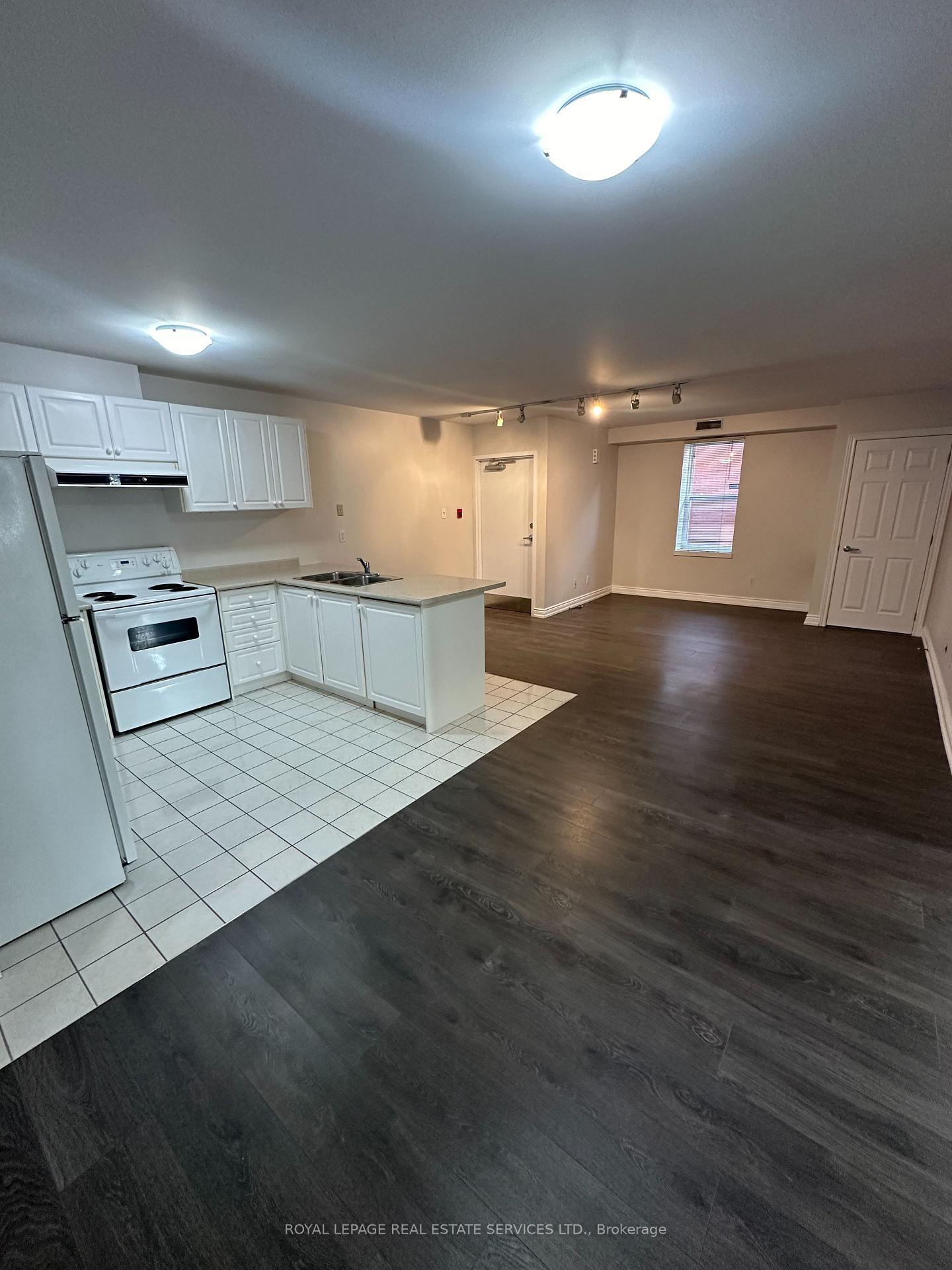 Photo 5 of Unit 203, 10055 Keele Street, Vaughan, Maple — HOMEH