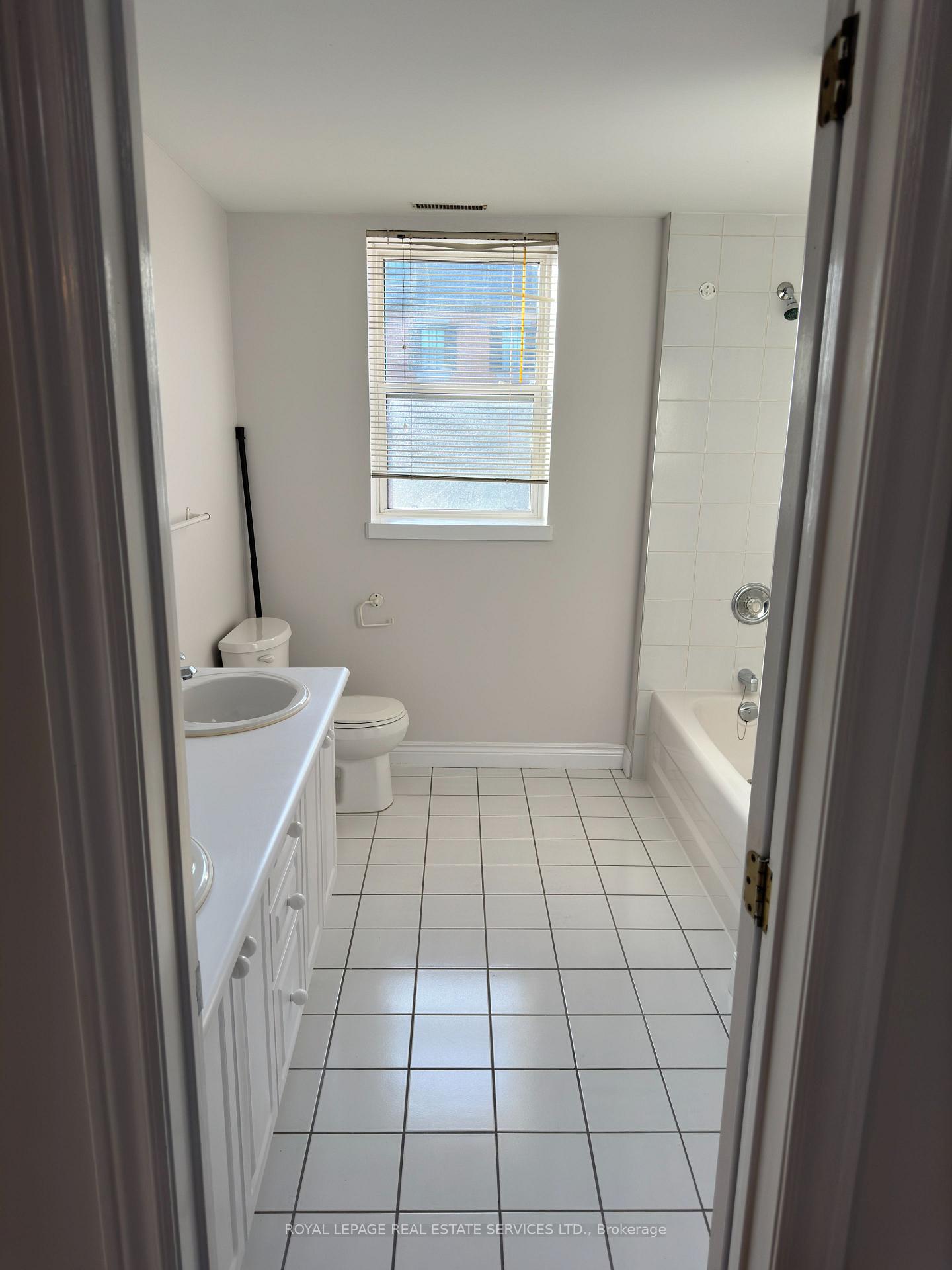 Photo 9 of Unit 203, 10055 Keele Street, Vaughan, Maple — HOMEH