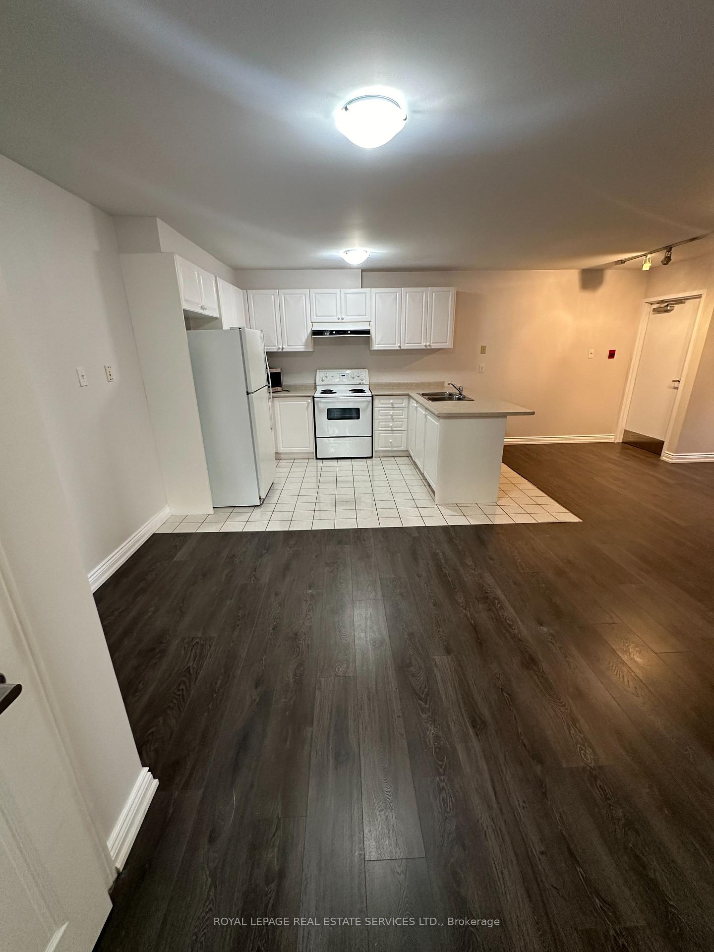 Photo 10 of Unit 203, 10055 Keele Street, Vaughan, Maple — HOMEH