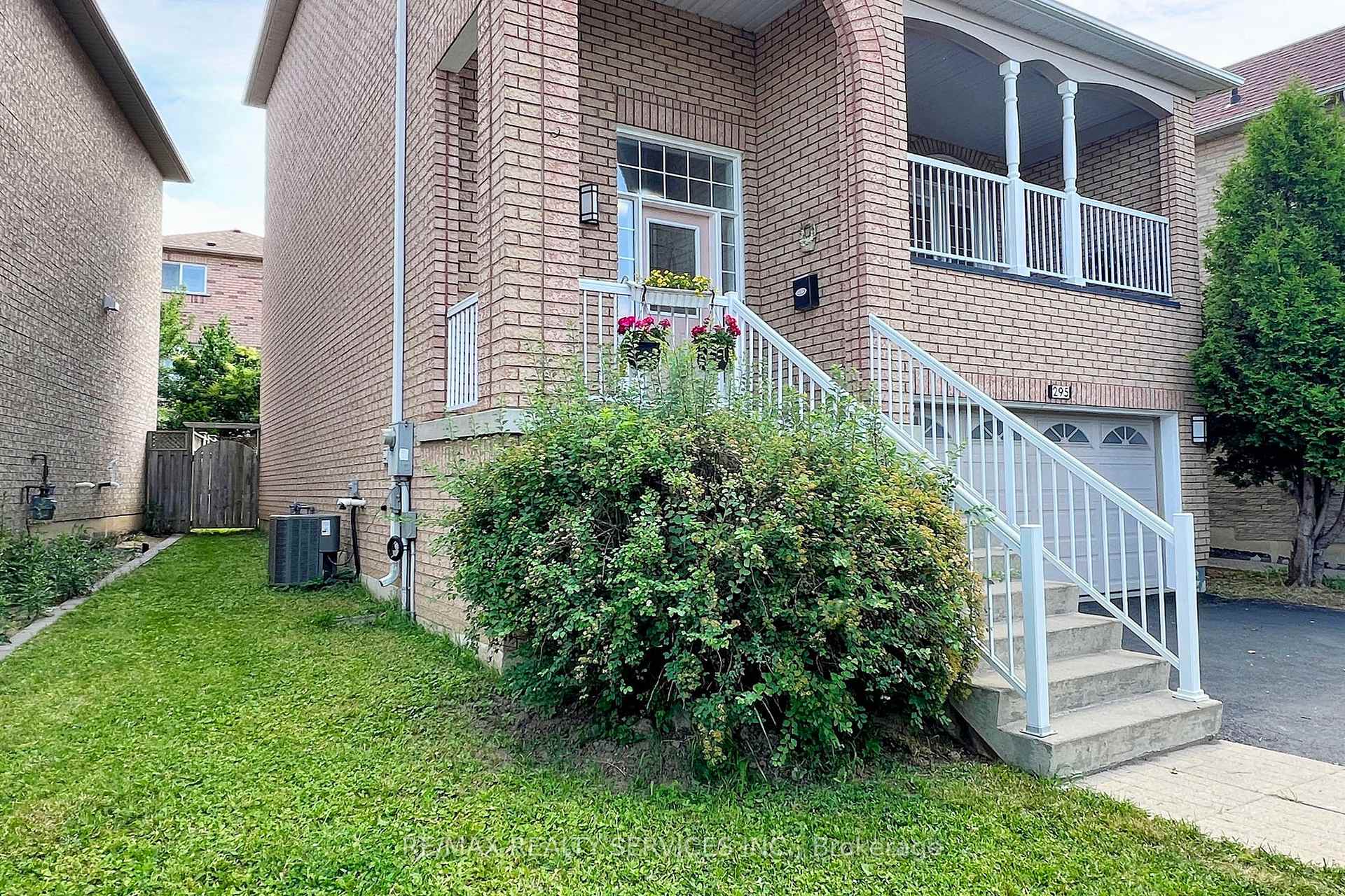 Photo 3 of 295 John Deisman Boulevard, Vaughan, Vellore Village — HOMEH
