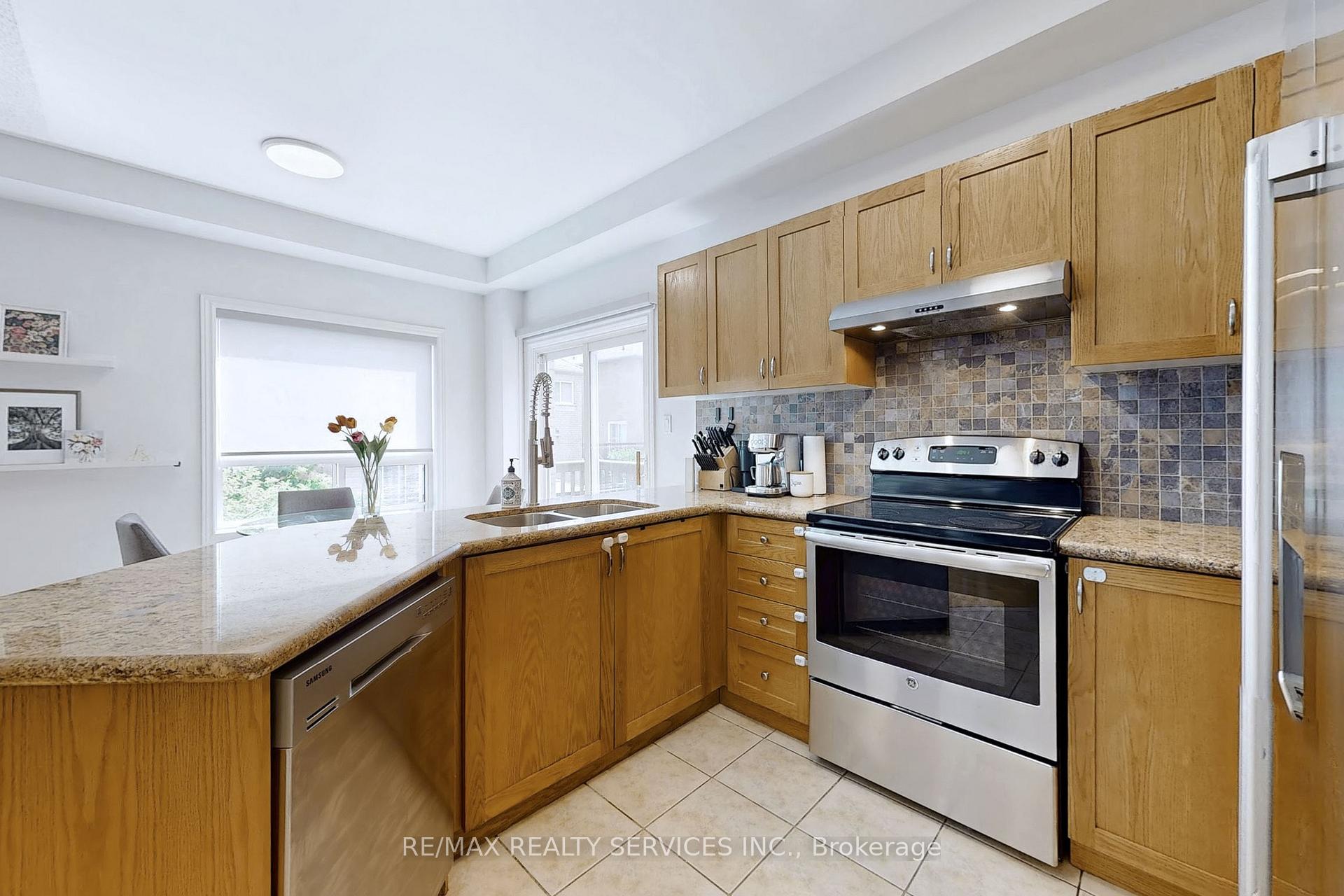Photo 20 of 295 John Deisman Boulevard, Vaughan, Vellore Village — HOMEH