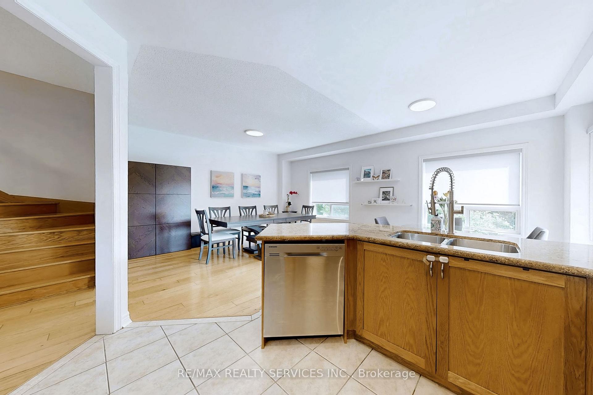 Photo 21 of 295 John Deisman Boulevard, Vaughan, Vellore Village — HOMEH