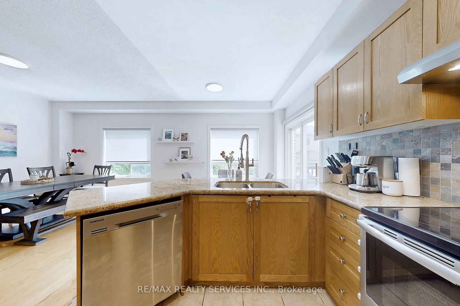 Photo 23 of 295 John Deisman Boulevard, Vaughan, Vellore Village — HOMEH