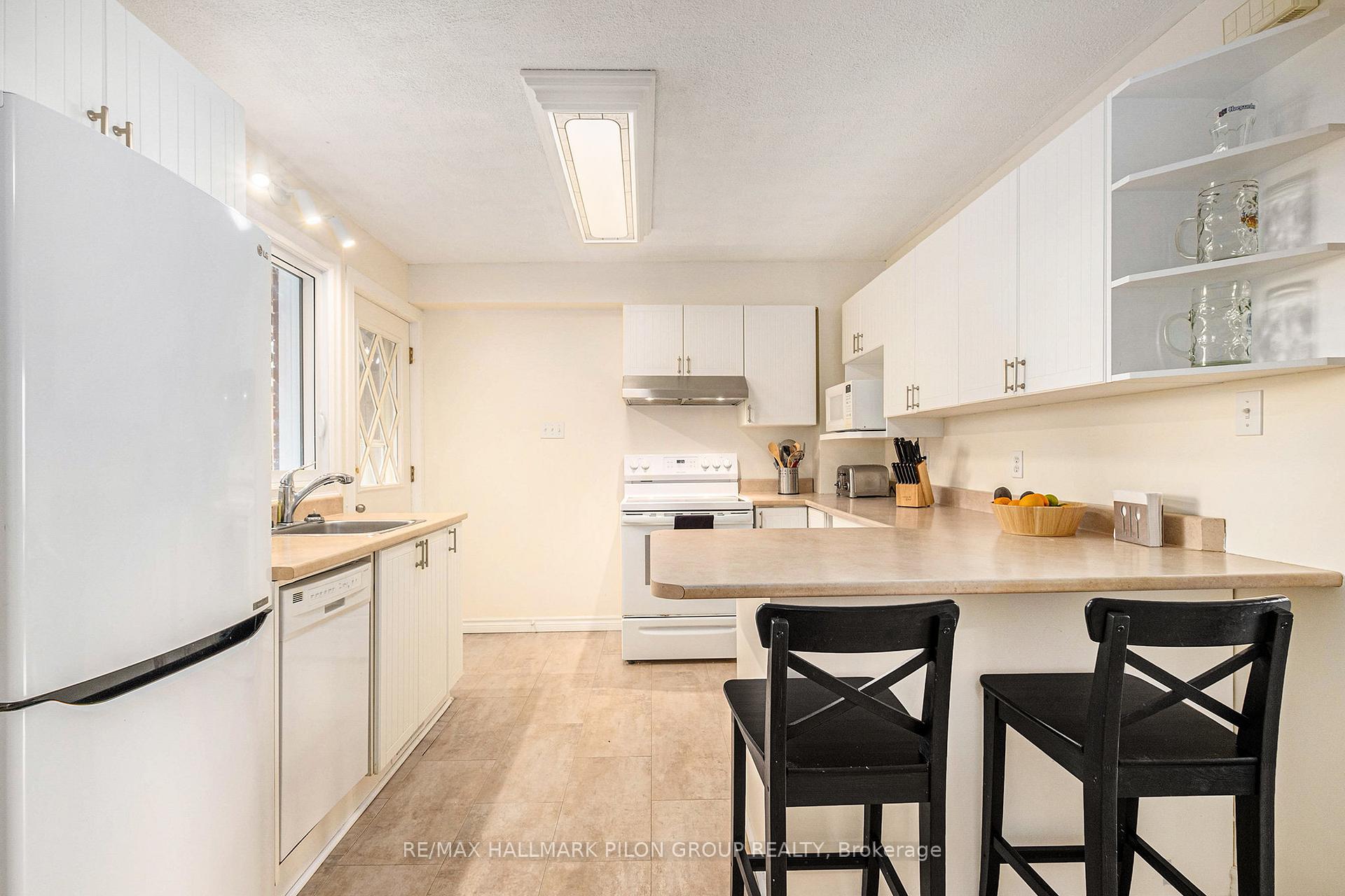 Photo 5 of 54 Scrivens Street, Ottawa, Britannia — HOMEH
