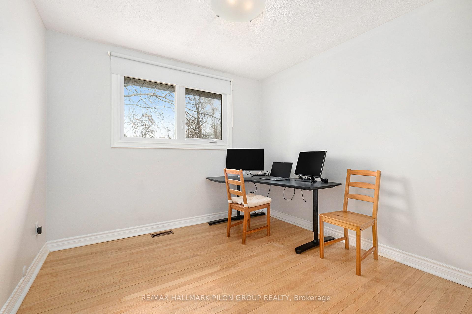 Photo 10 of 54 Scrivens Street, Ottawa, Britannia — HOMEH