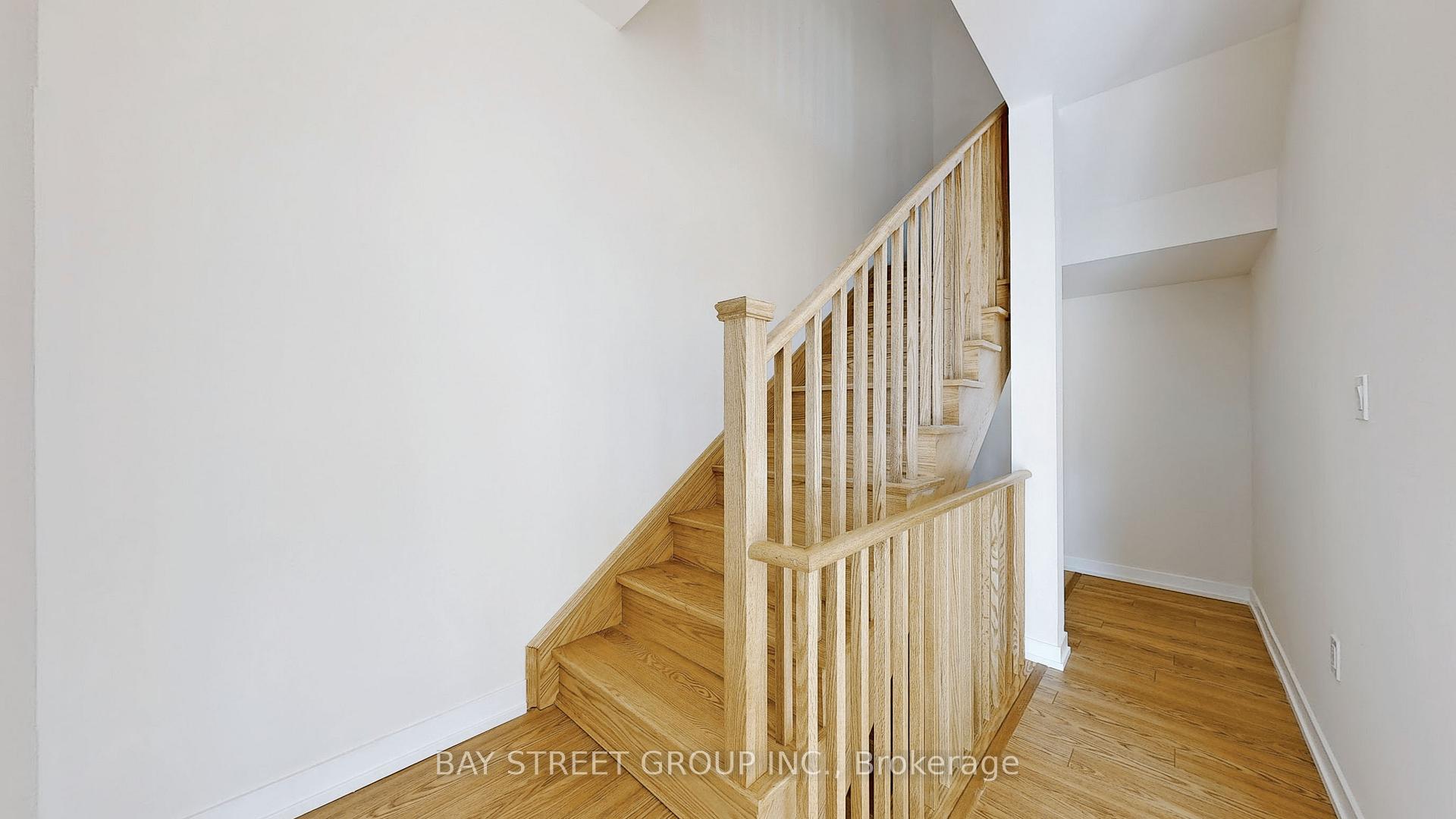 Photo 17 of 4 Dandara Gate, Vaughan, Steeles West Industrial — HOMEH