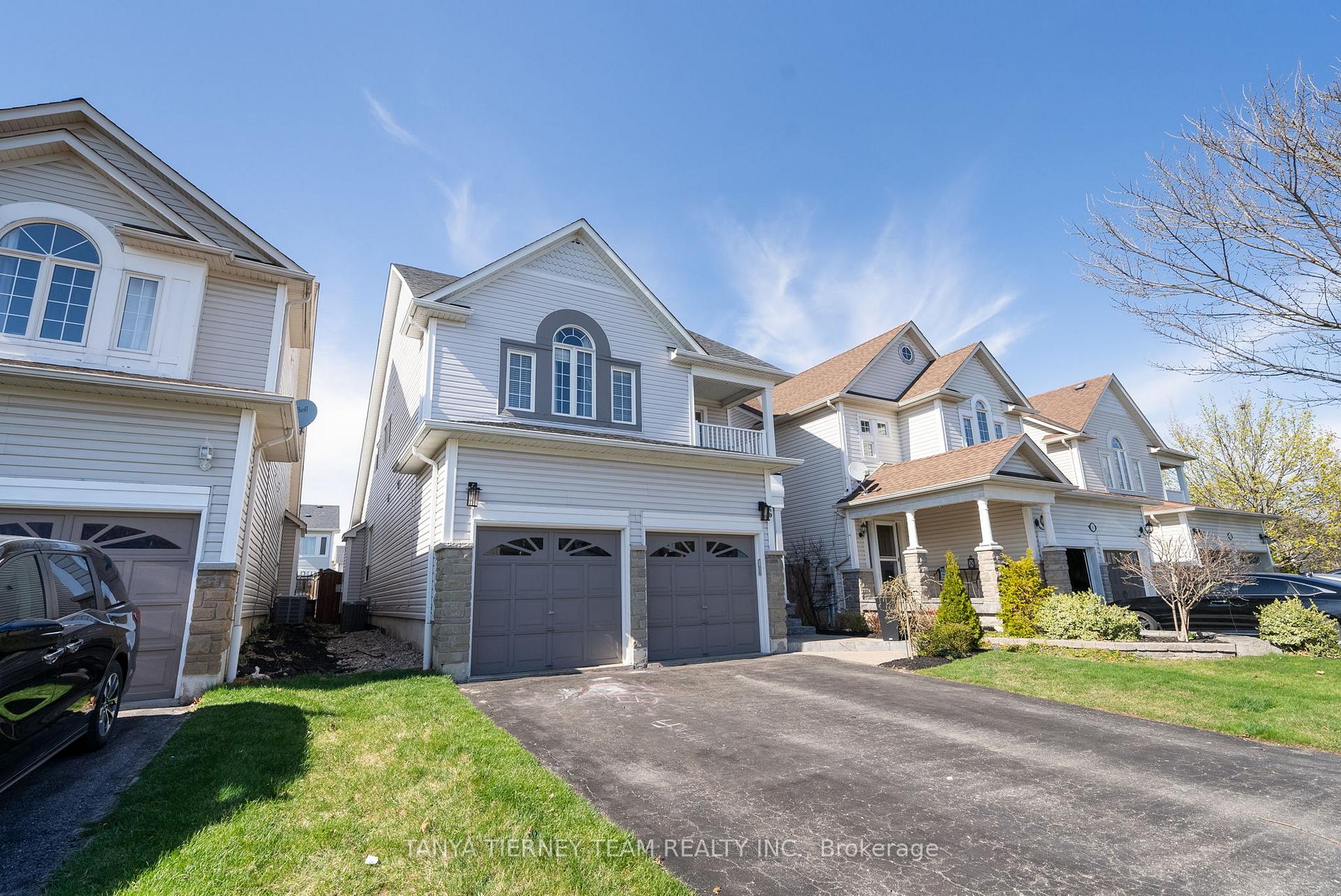 Photo 3 of 6 Mikayla Crescent, Whitby, Brooklin — HOMEH