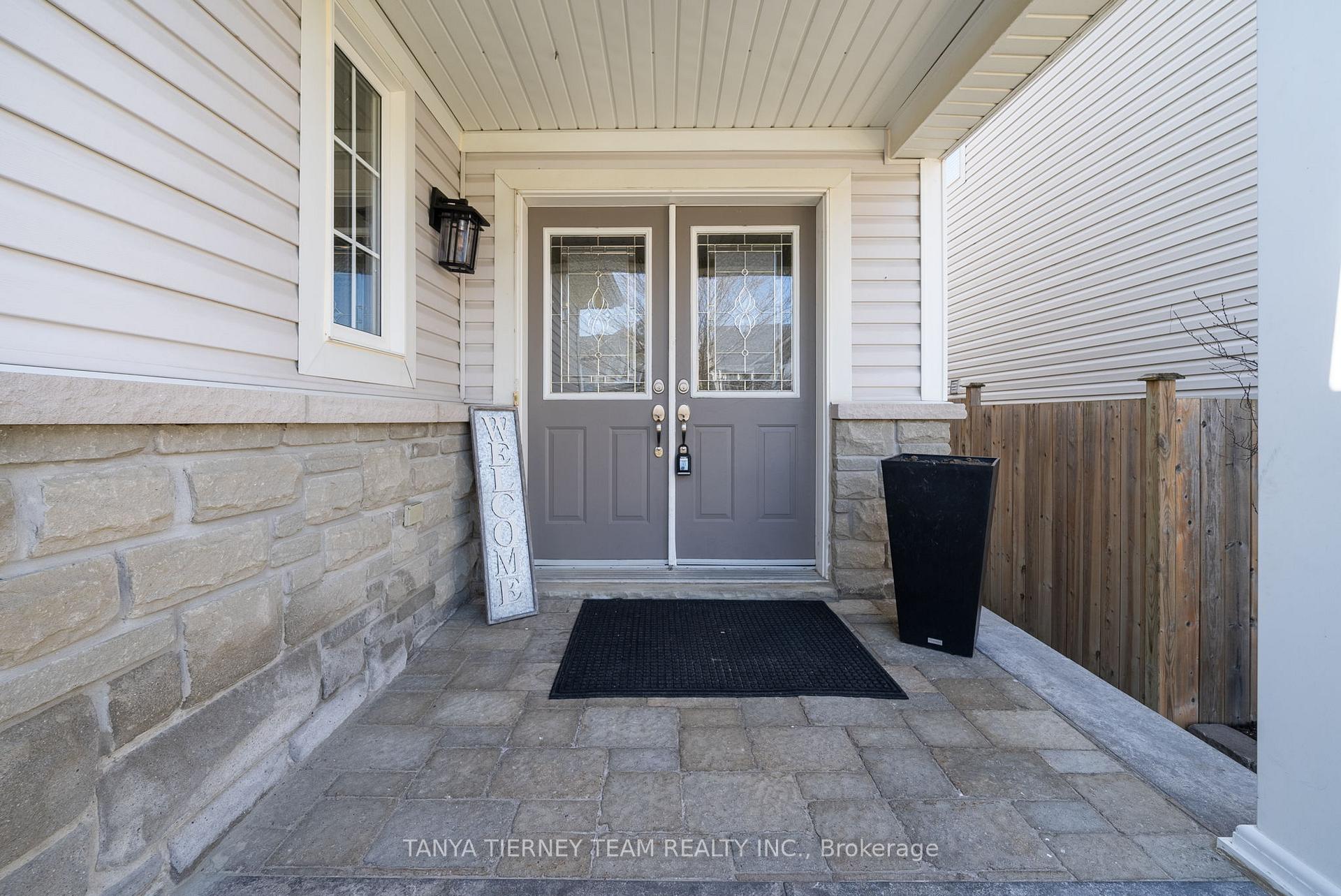 Photo 4 of 6 Mikayla Crescent, Whitby, Brooklin — HOMEH