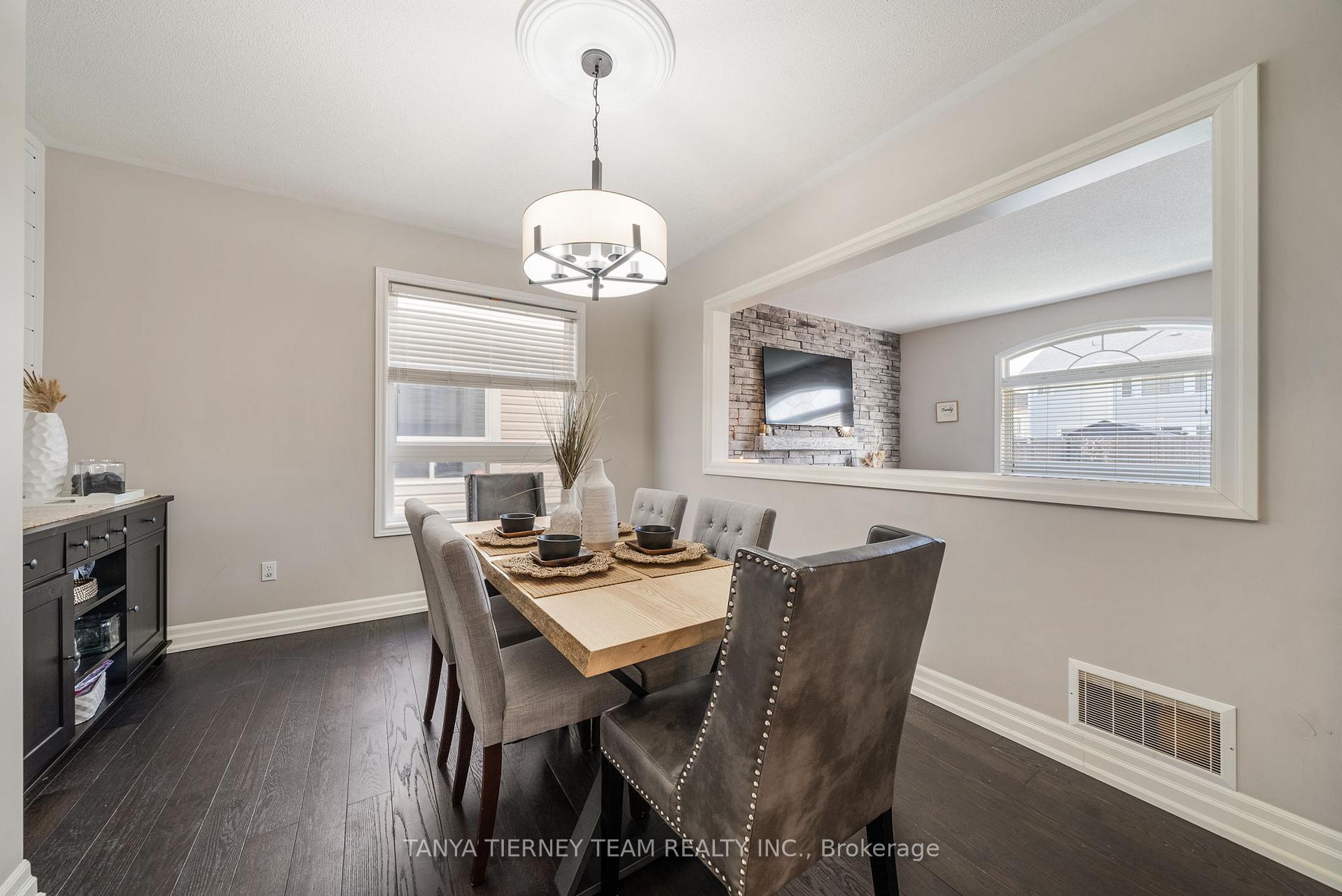 Photo 10 of 6 Mikayla Crescent, Whitby, Brooklin — HOMEH