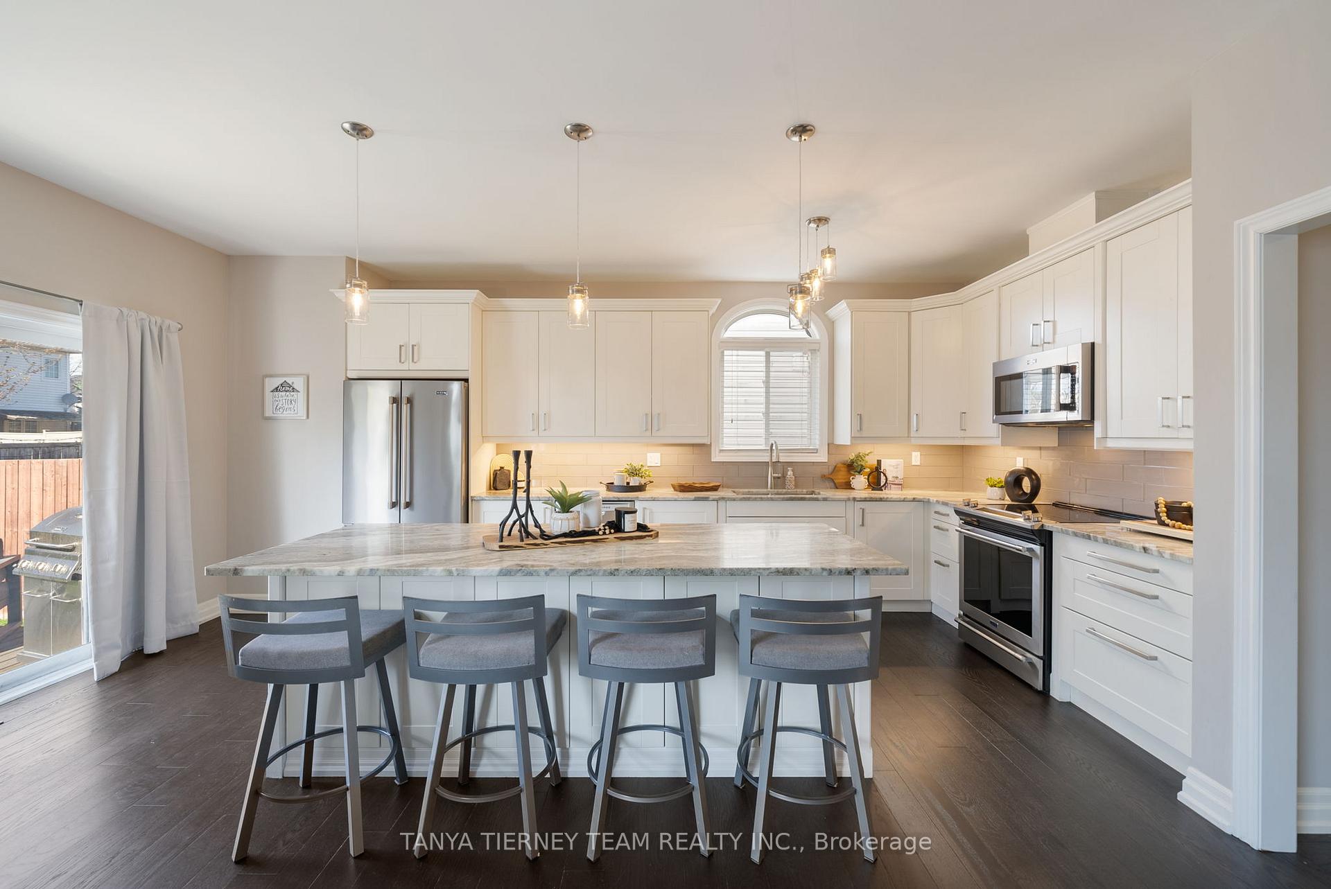 Photo 17 of 6 Mikayla Crescent, Whitby, Brooklin — HOMEH