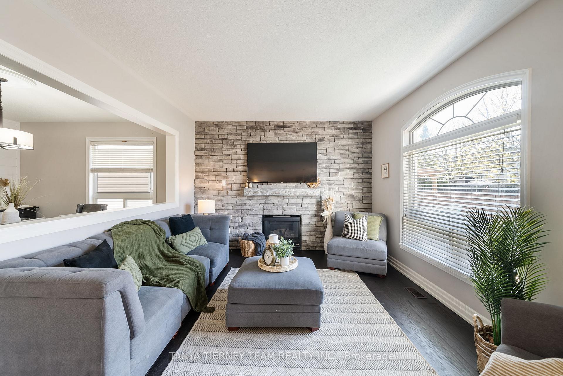 Photo 18 of 6 Mikayla Crescent, Whitby, Brooklin — HOMEH