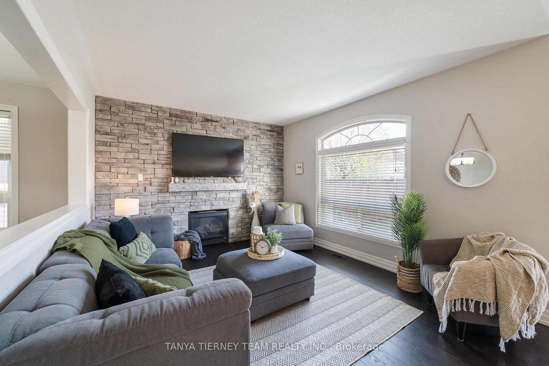 Photo 19 of 6 Mikayla Crescent, Whitby, Brooklin — HOMEH