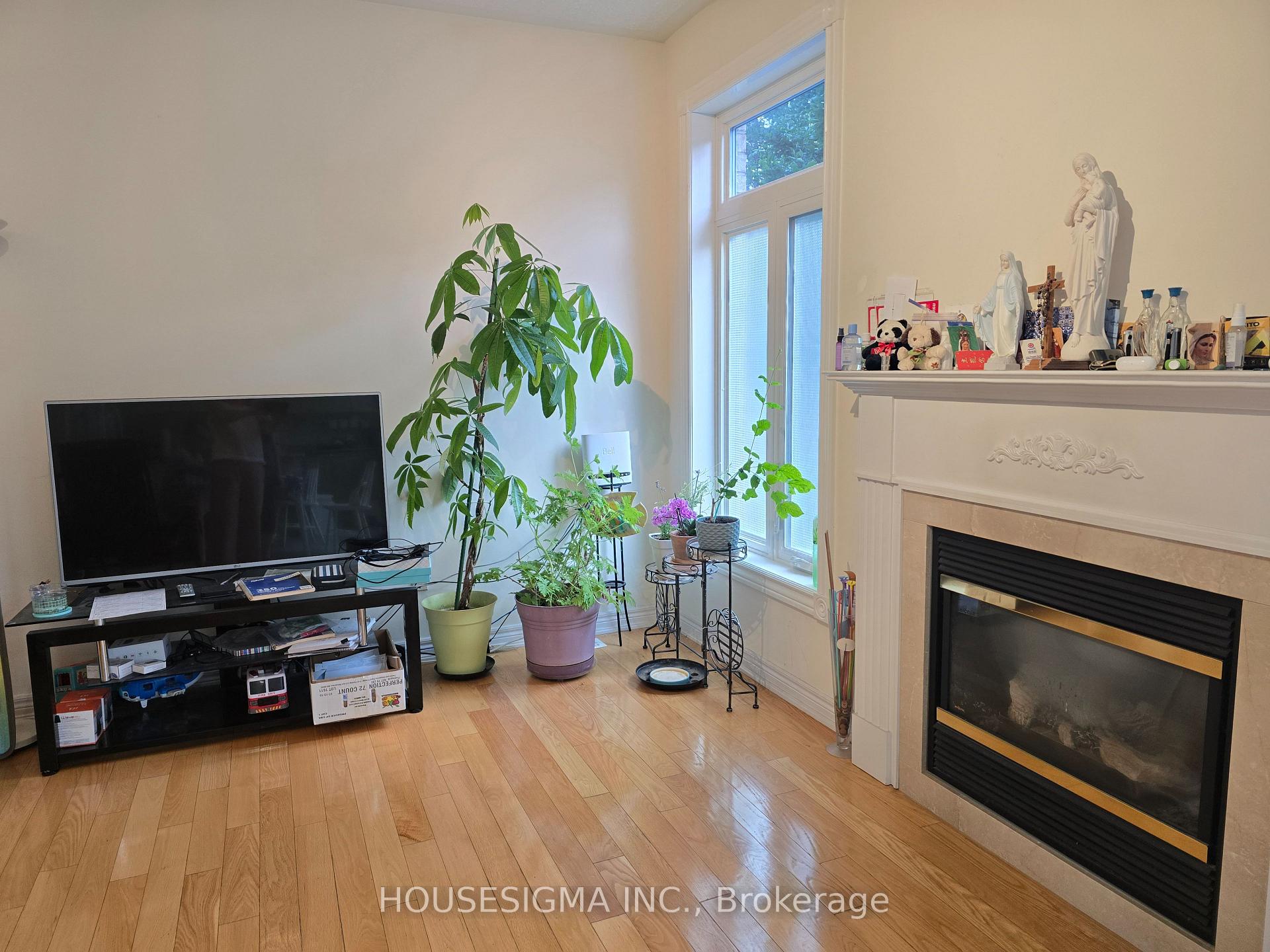 Photo 2 of 22 Renoir Drive, Vaughan, Patterson — HOMEH
