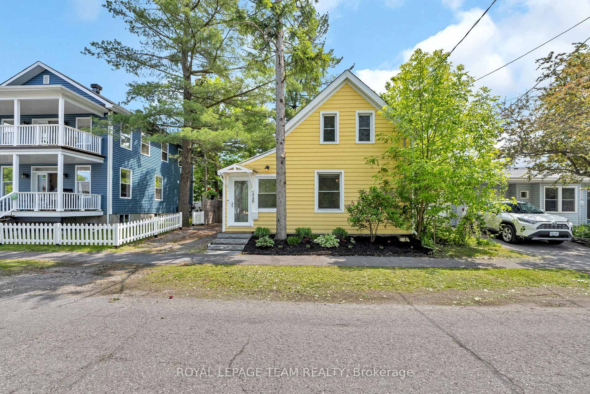 Photo 2 of 2748 Rowatt Street, Ottawa, Britannia — HOMEH