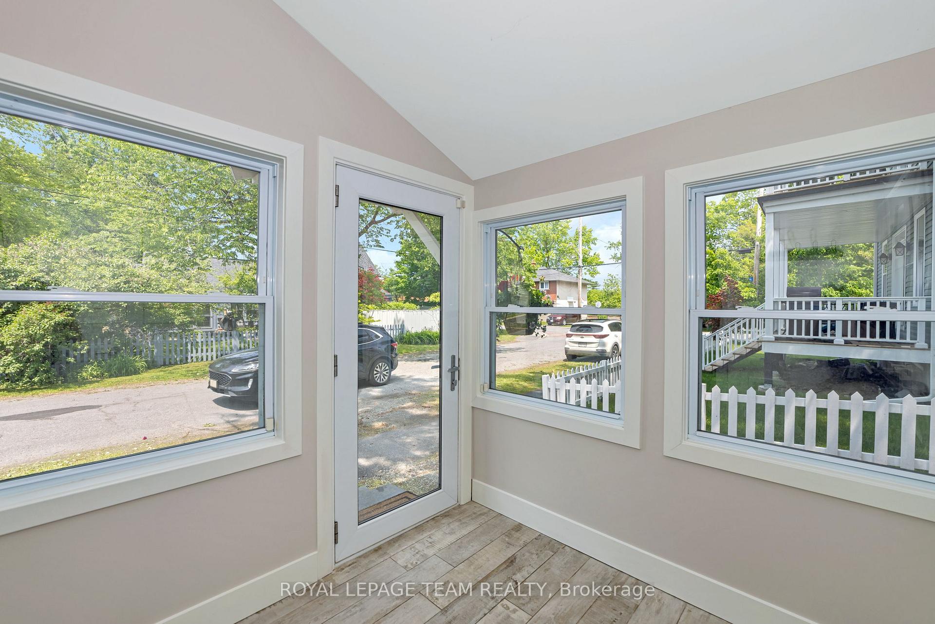 Photo 6 of 2748 Rowatt Street, Ottawa, Britannia — HOMEH