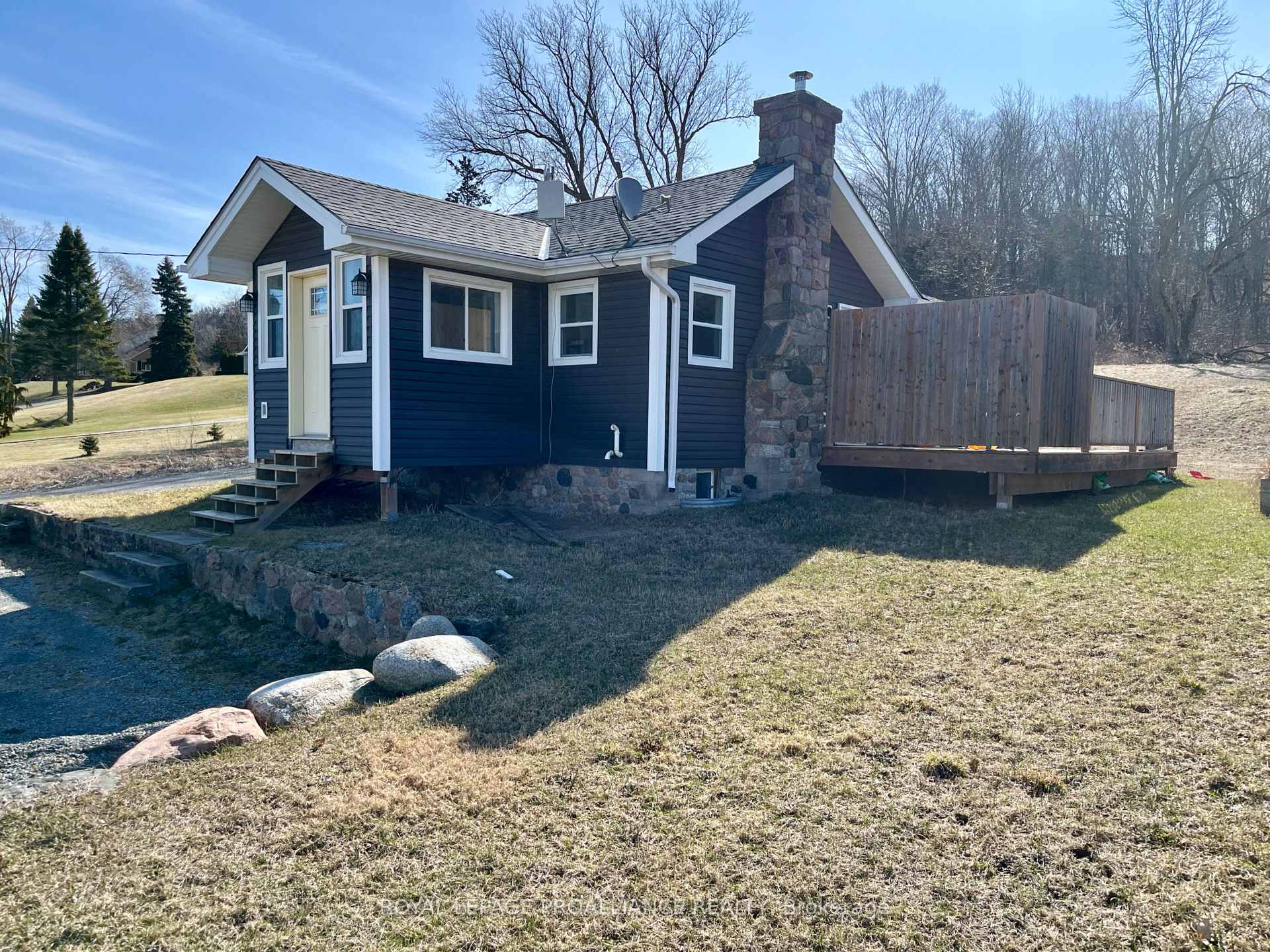 Front of 2237 County Rd 3