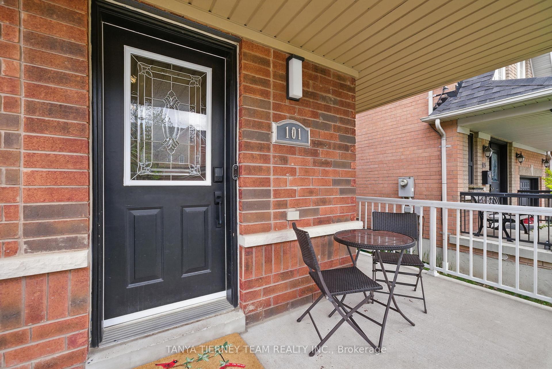 Photo 5 of 101 Oceanpearl Crescent, Whitby, Blue Grass Meadows — HOMEH