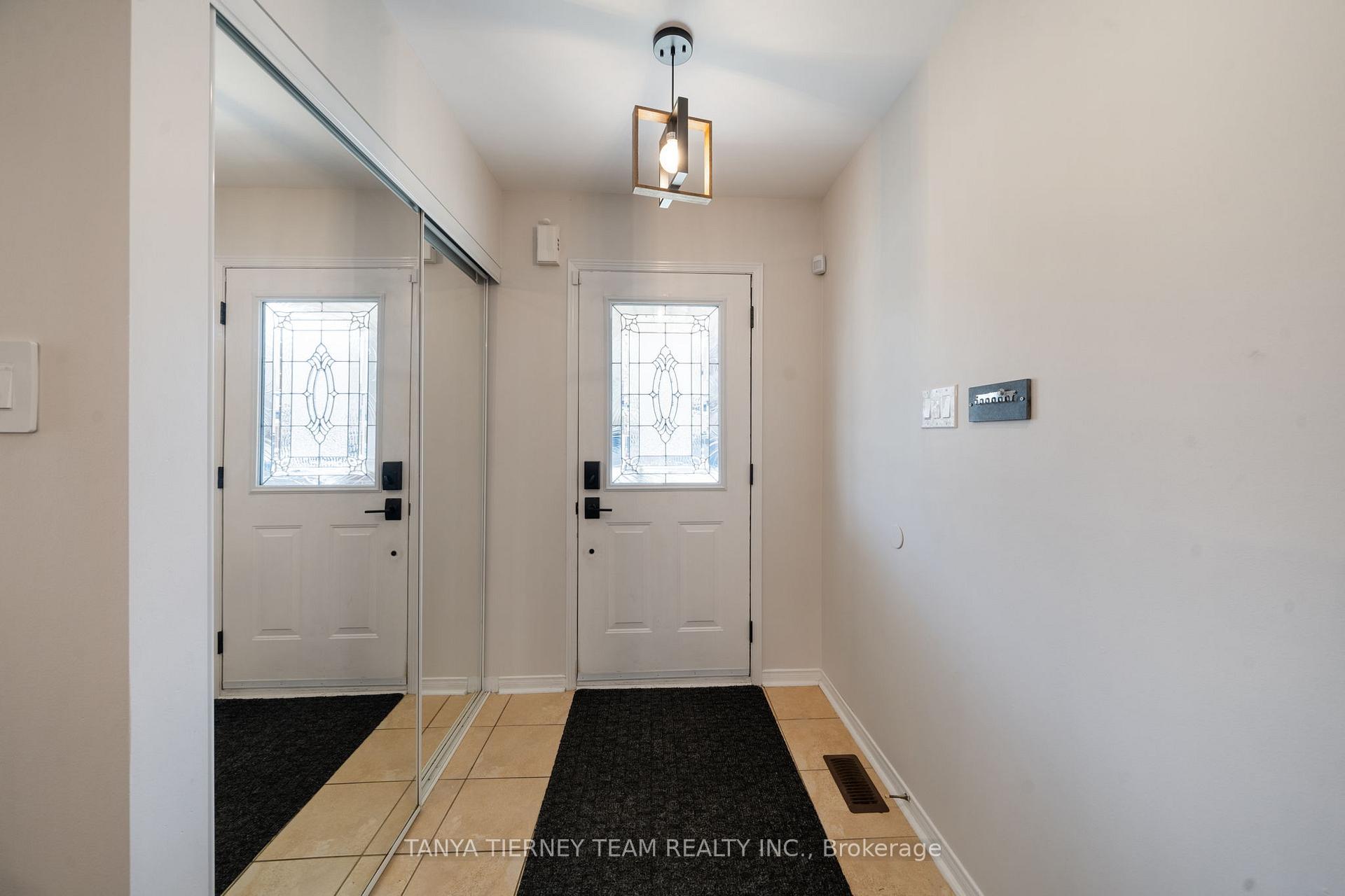 Photo 6 of 101 Oceanpearl Crescent, Whitby, Blue Grass Meadows — HOMEH