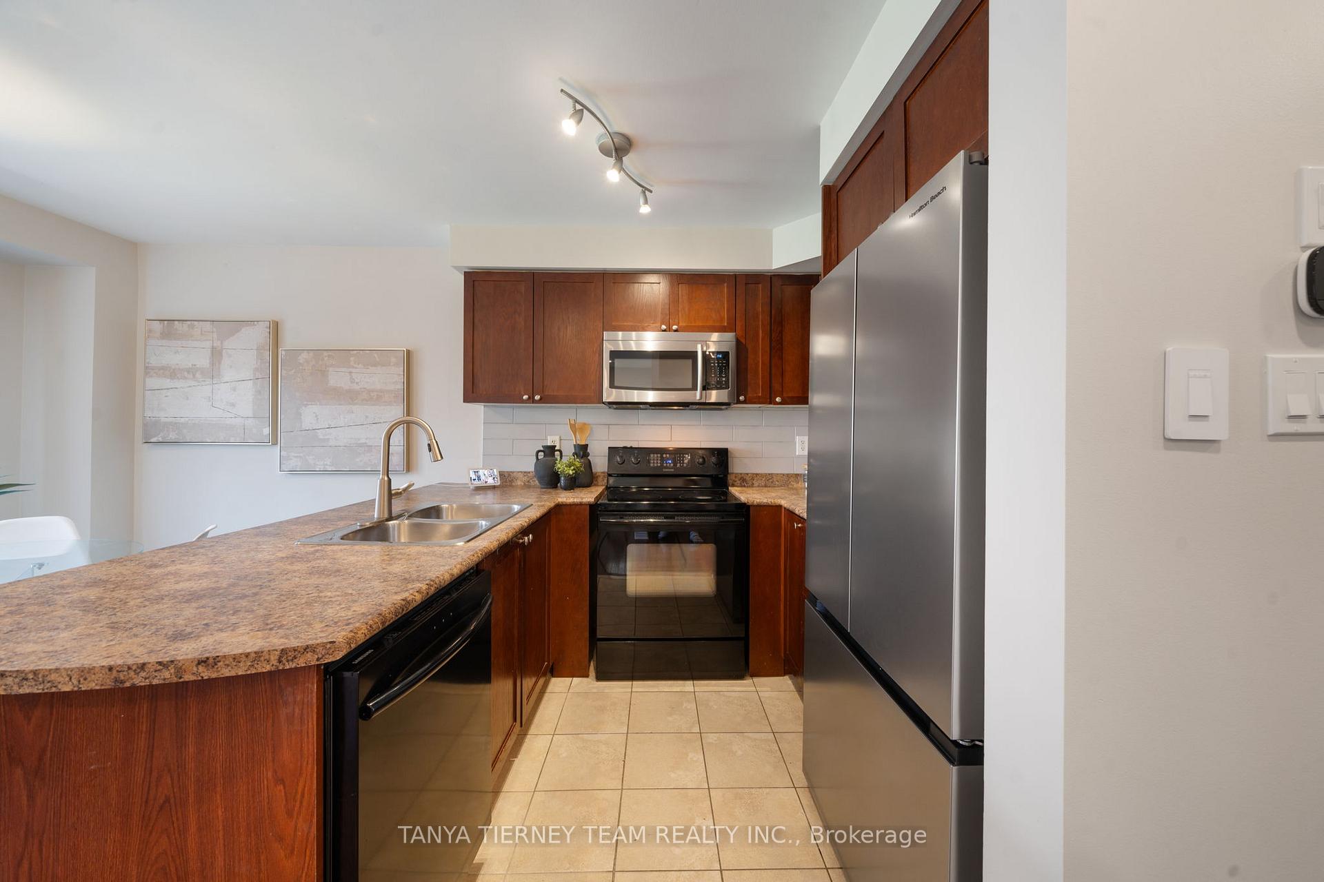 Photo 9 of 101 Oceanpearl Crescent, Whitby, Blue Grass Meadows — HOMEH