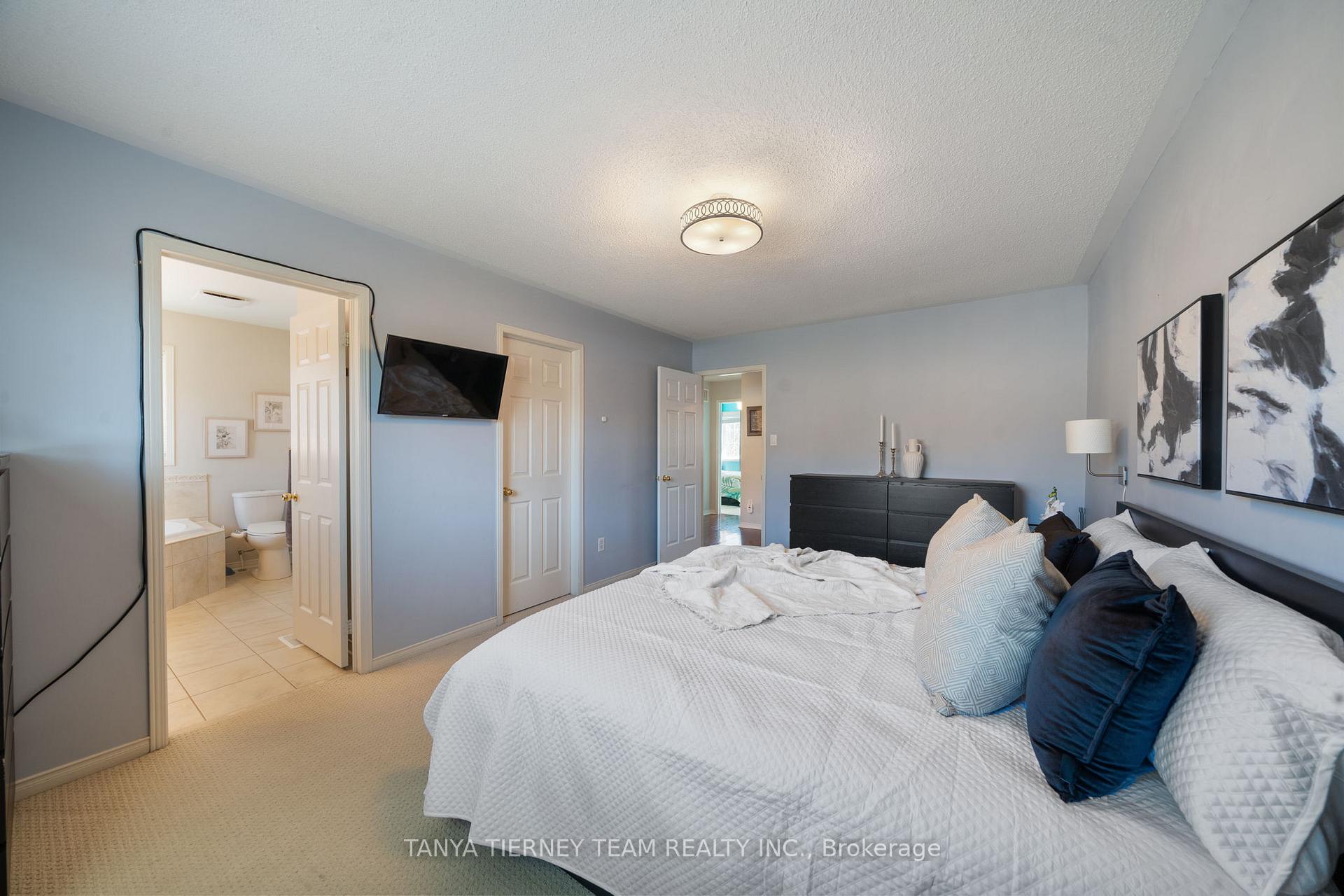 Photo 19 of 101 Oceanpearl Crescent, Whitby, Blue Grass Meadows — HOMEH