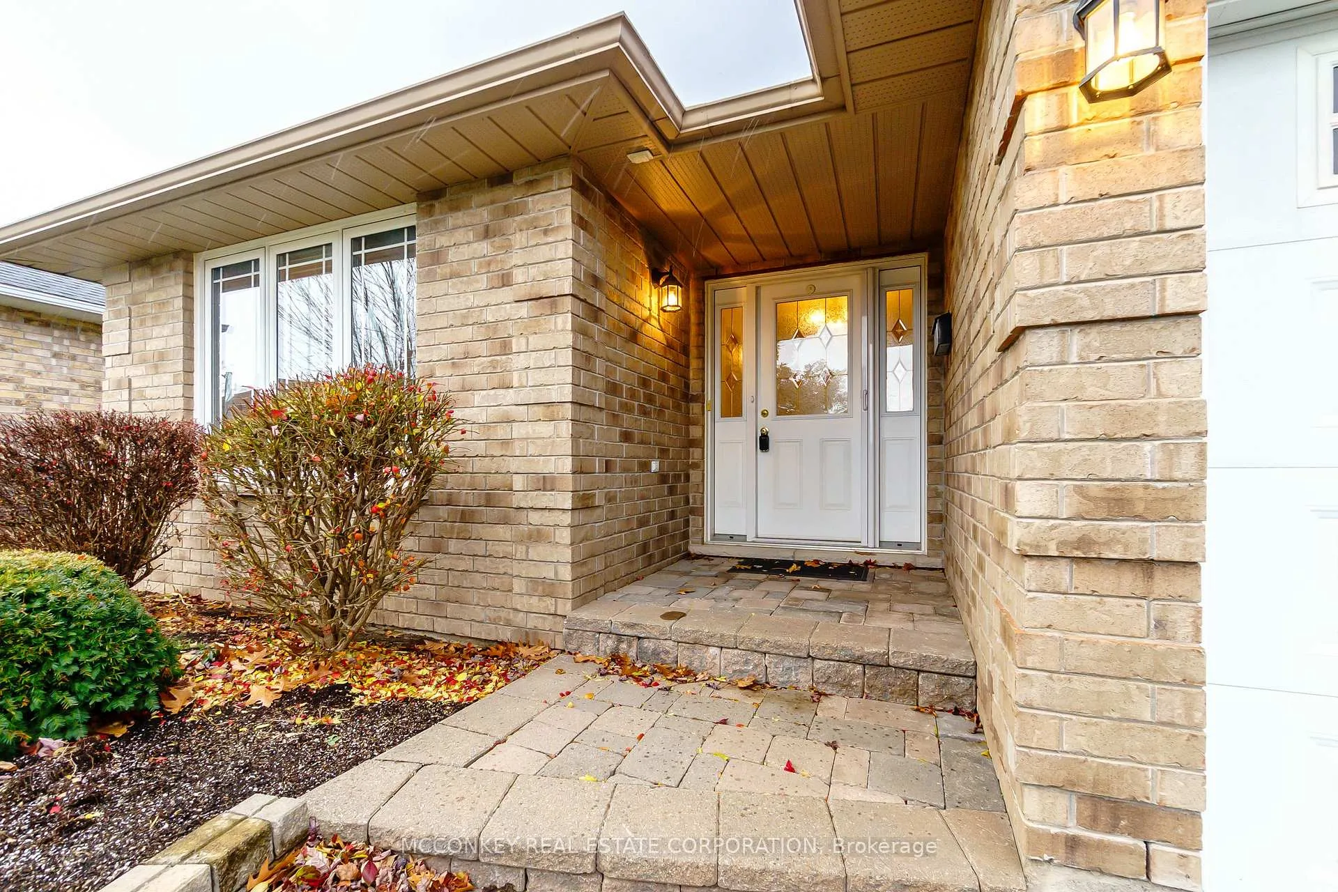Photo 3 of 1587 Scollard Crescent, Peterborough, Ashburnham Ward 4 — HOMEH