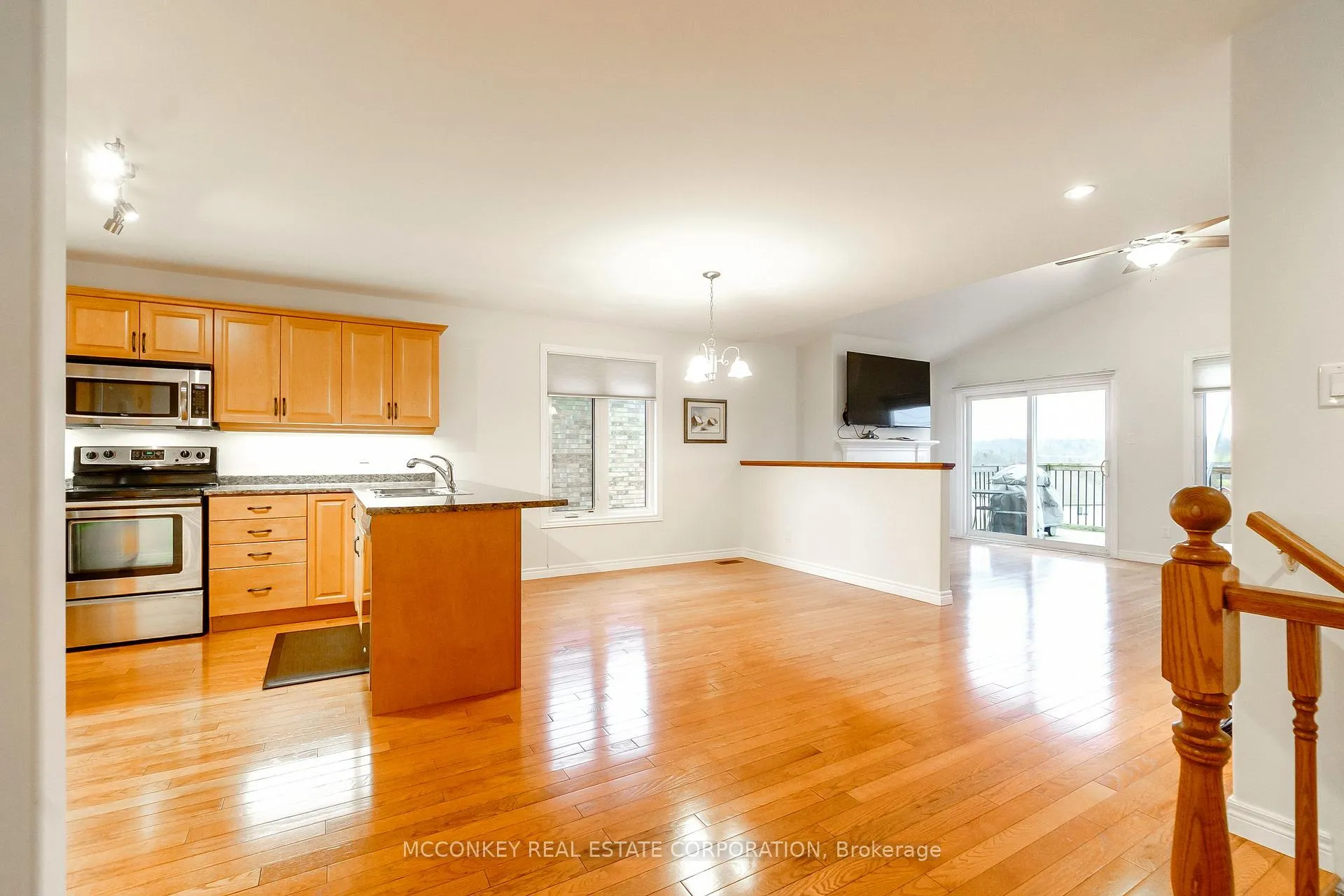 Photo 9 of 1587 Scollard Crescent, Peterborough, Ashburnham Ward 4 — HOMEH
