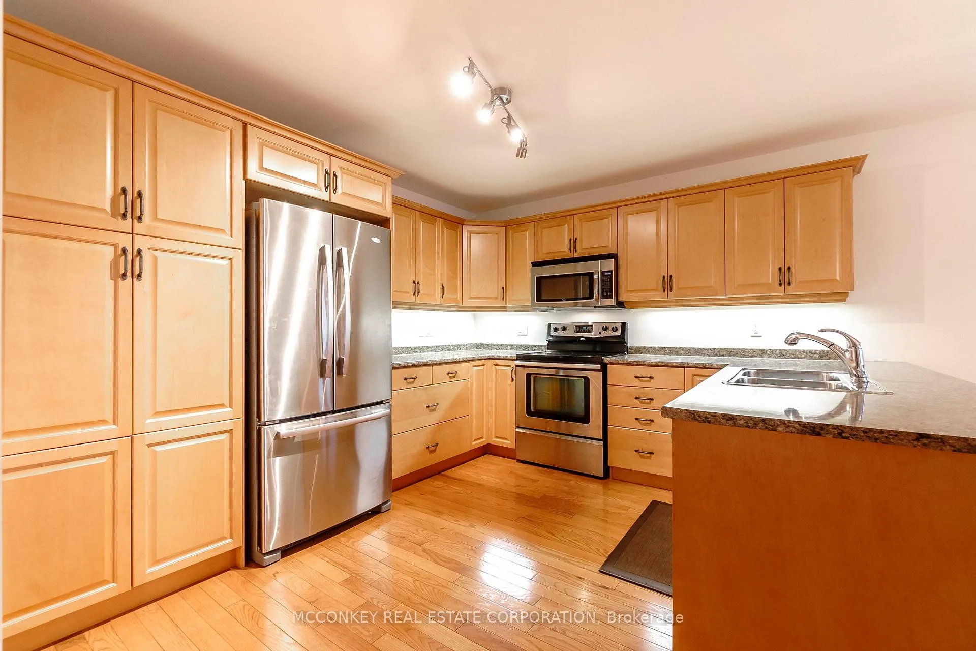 Photo 11 of 1587 Scollard Crescent, Peterborough, Ashburnham Ward 4 — HOMEH