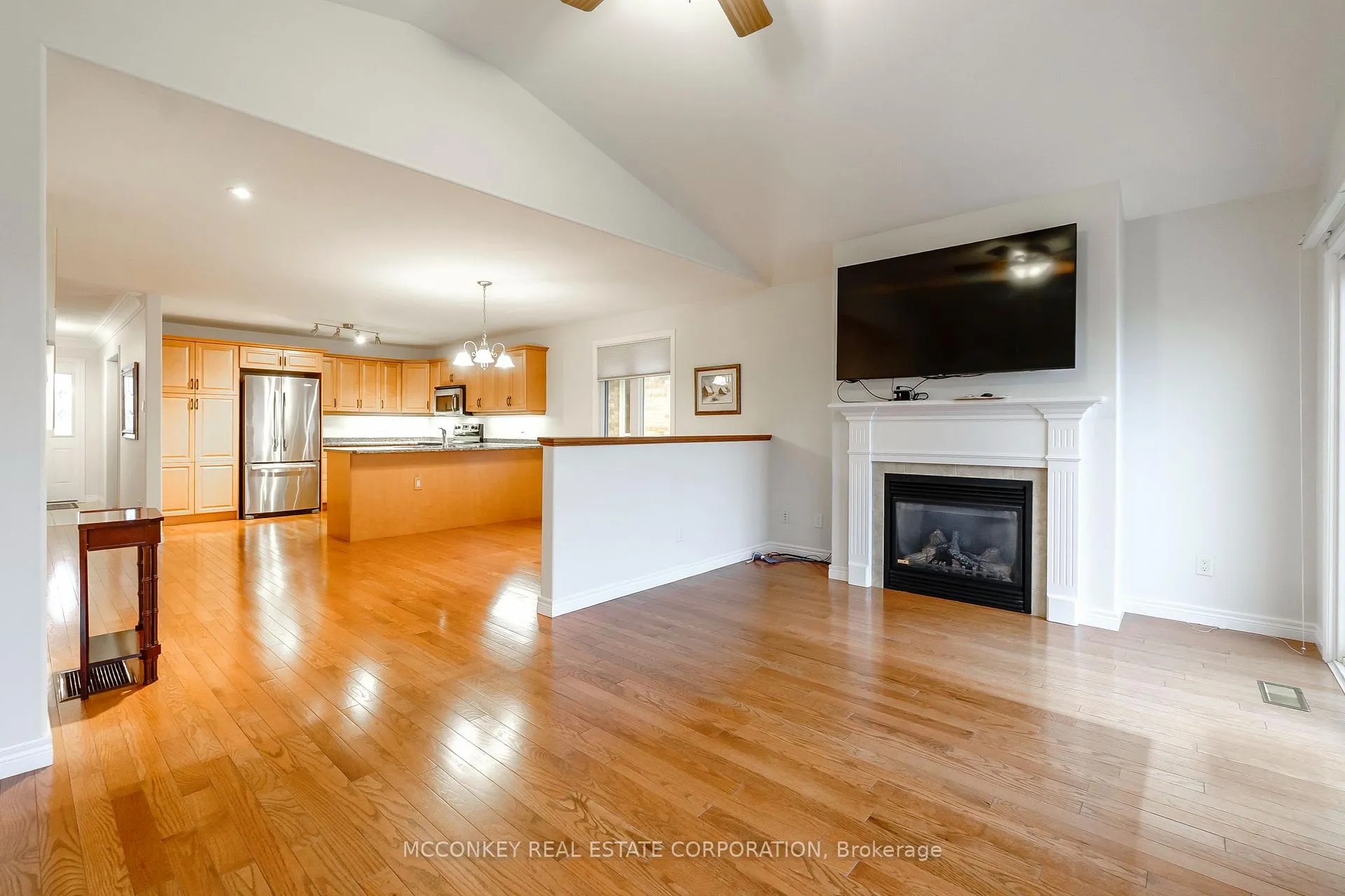 Photo 15 of 1587 Scollard Crescent, Peterborough, Ashburnham Ward 4 — HOMEH