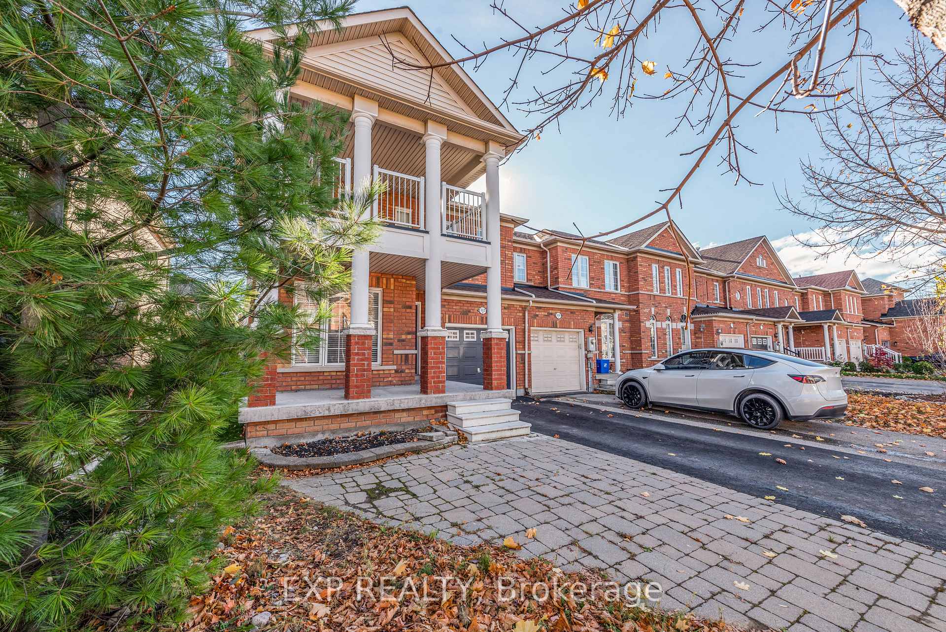 Photo 2 of 112 Dolce Crescent, Vaughan, Vellore Village — HOMEH