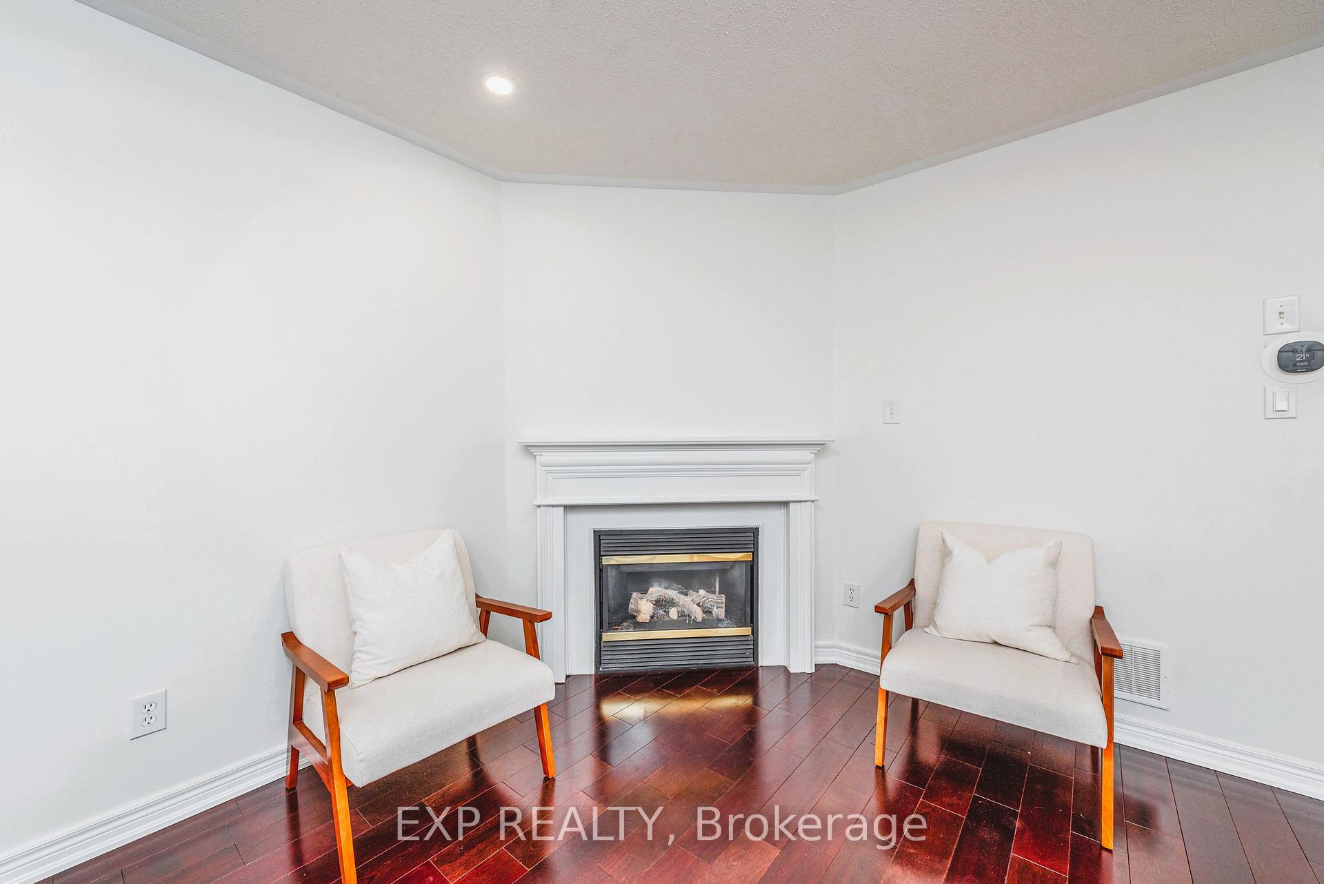 Photo 5 of 112 Dolce Crescent, Vaughan, Vellore Village — HOMEH