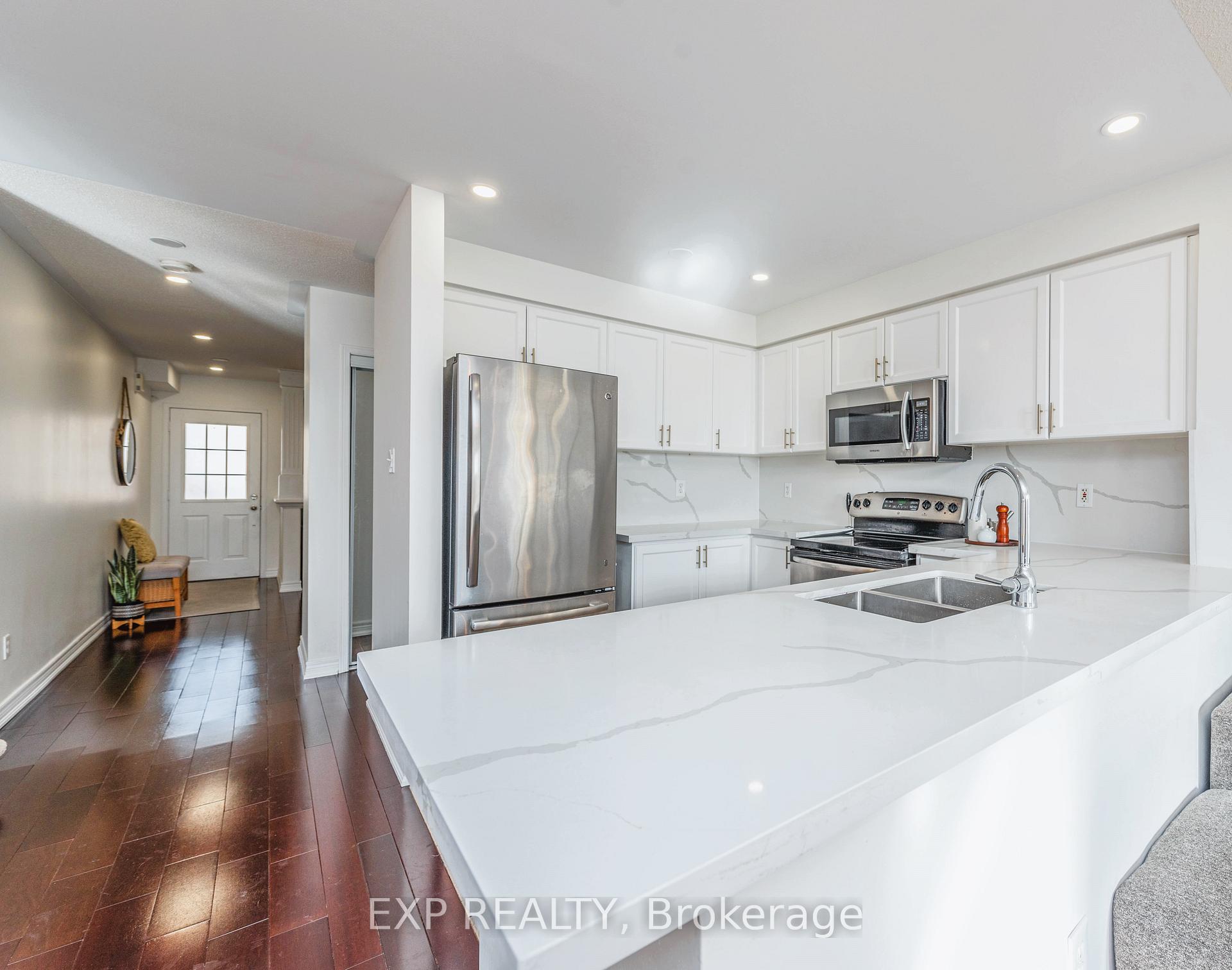 Photo 7 of 112 Dolce Crescent, Vaughan, Vellore Village — HOMEH