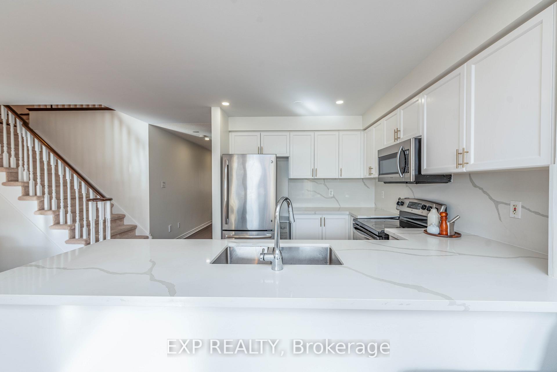 Photo 8 of 112 Dolce Crescent, Vaughan, Vellore Village — HOMEH