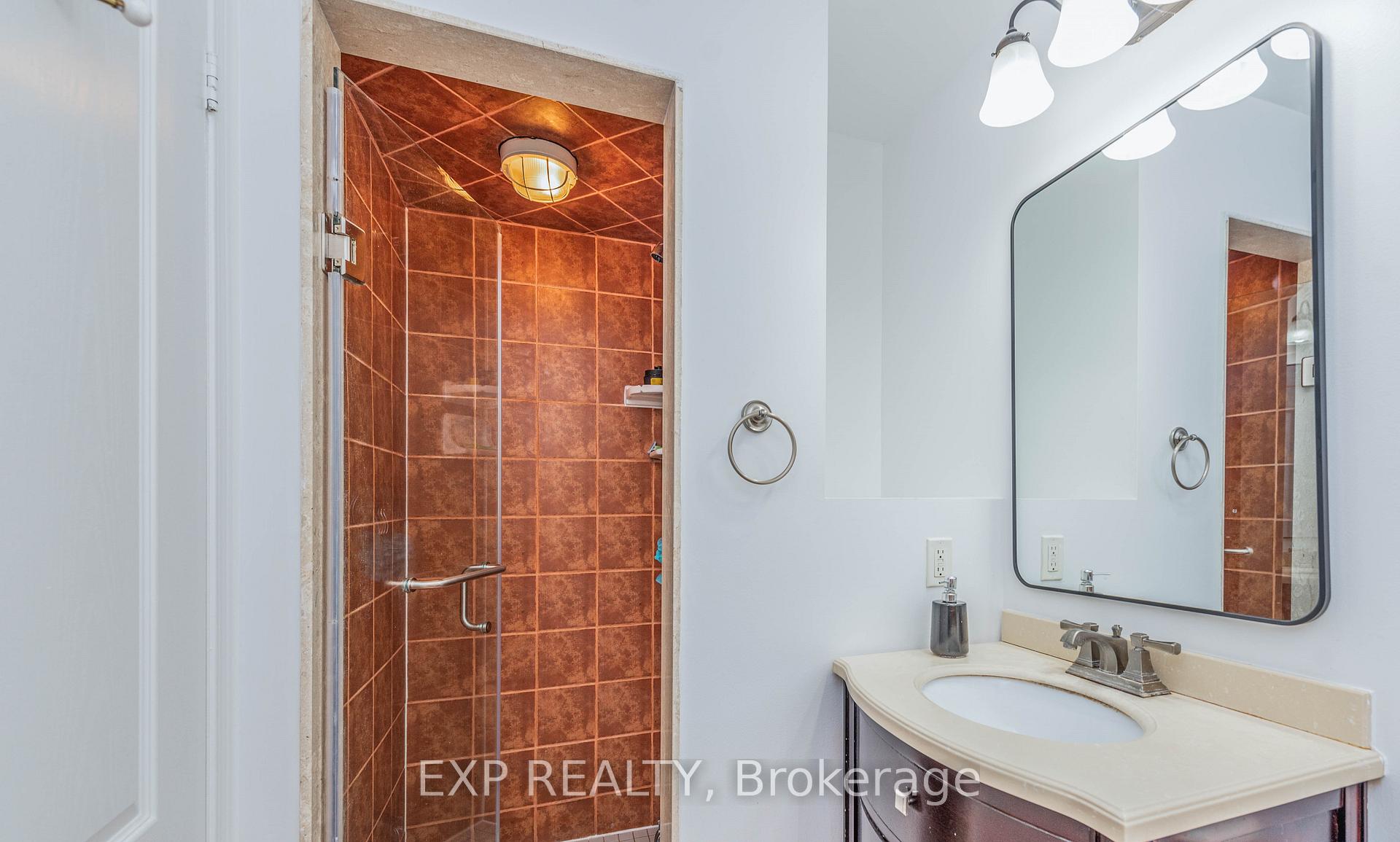 Photo 17 of 112 Dolce Crescent, Vaughan, Vellore Village — HOMEH