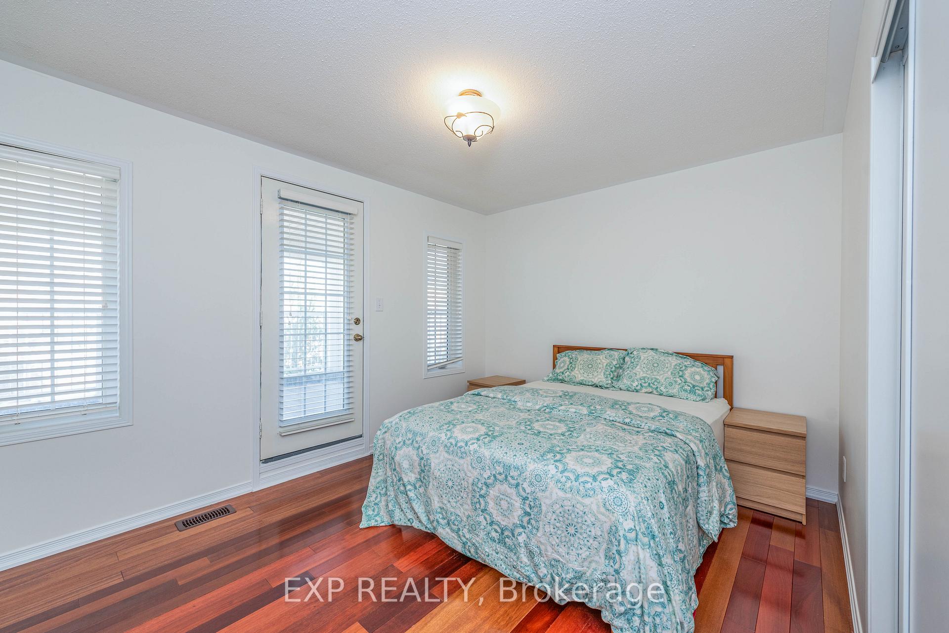 Photo 20 of 112 Dolce Crescent, Vaughan, Vellore Village — HOMEH