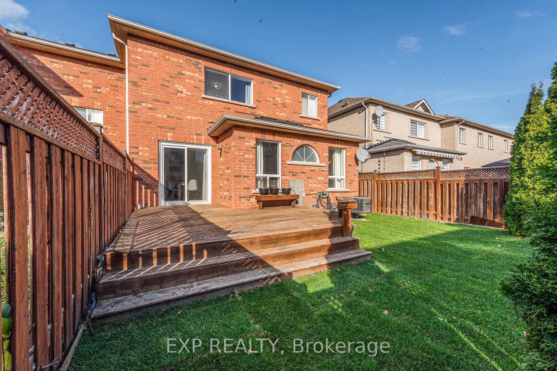 Photo 32 of 112 Dolce Crescent, Vaughan, Vellore Village — HOMEH