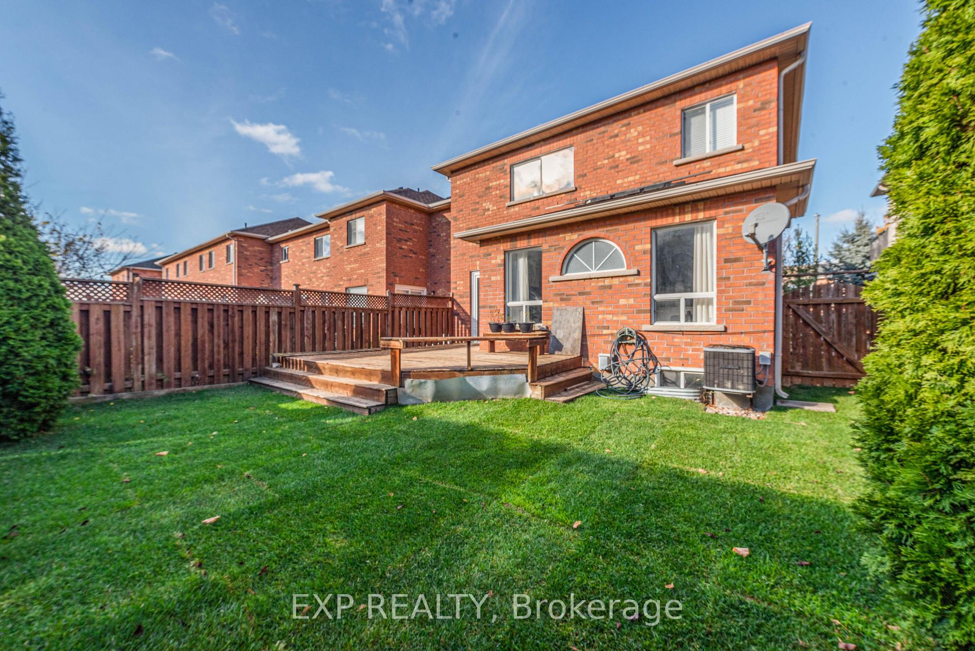 Photo 33 of 112 Dolce Crescent, Vaughan, Vellore Village — HOMEH