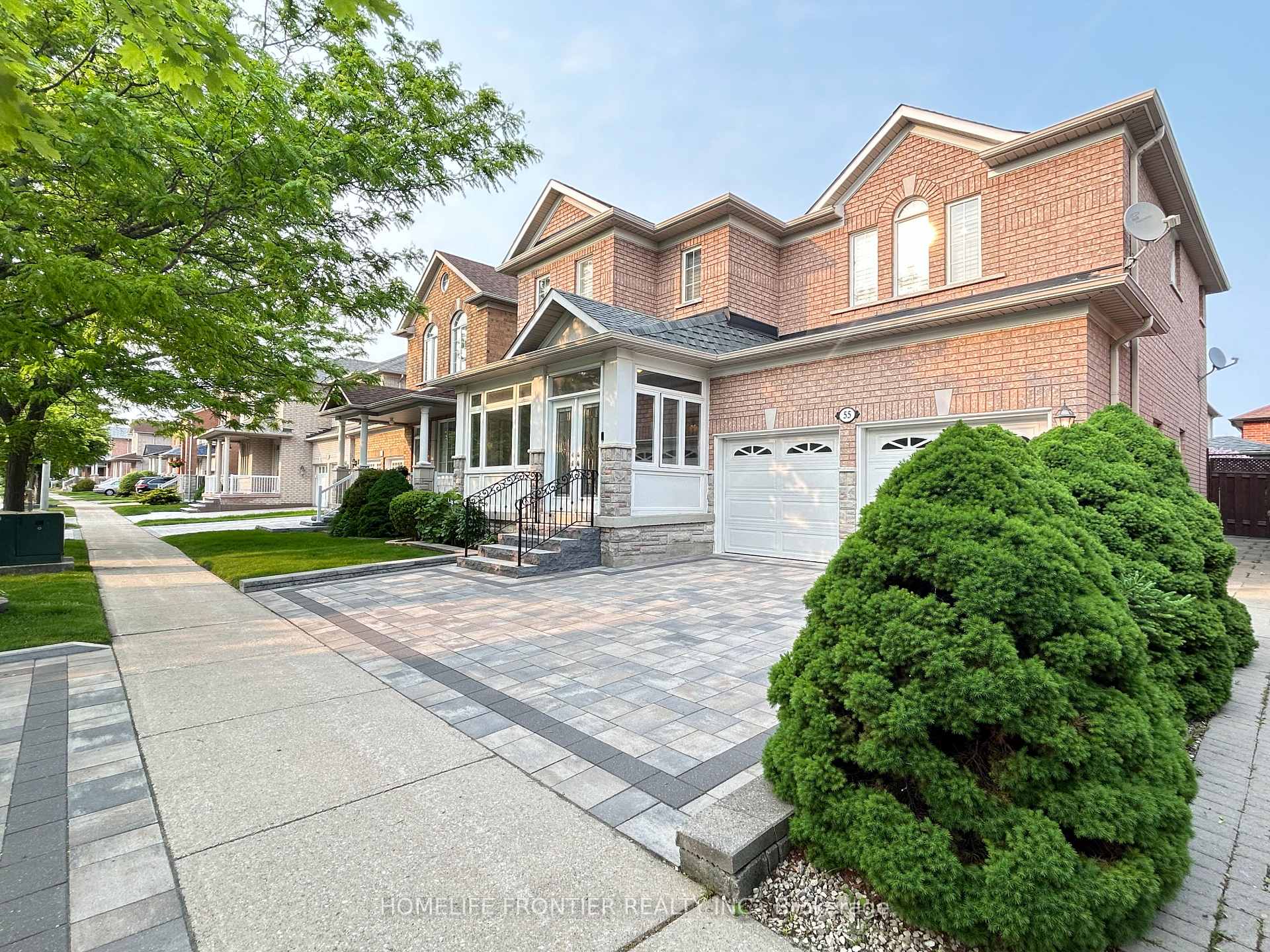Photo 3 of 55 Forecastle Road, Vaughan, Patterson — HOMEH