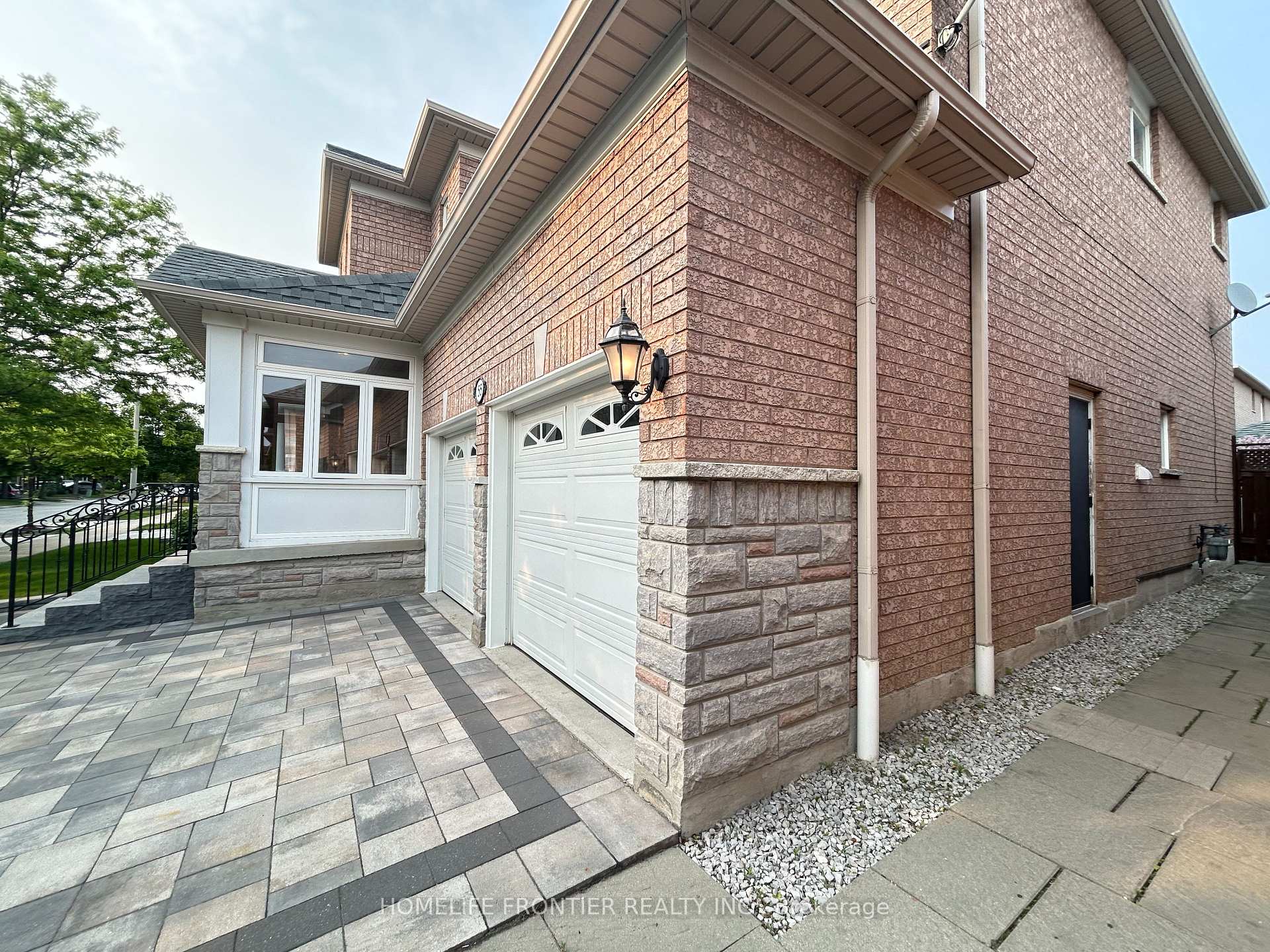 Photo 4 of 55 Forecastle Road, Vaughan, Patterson — HOMEH
