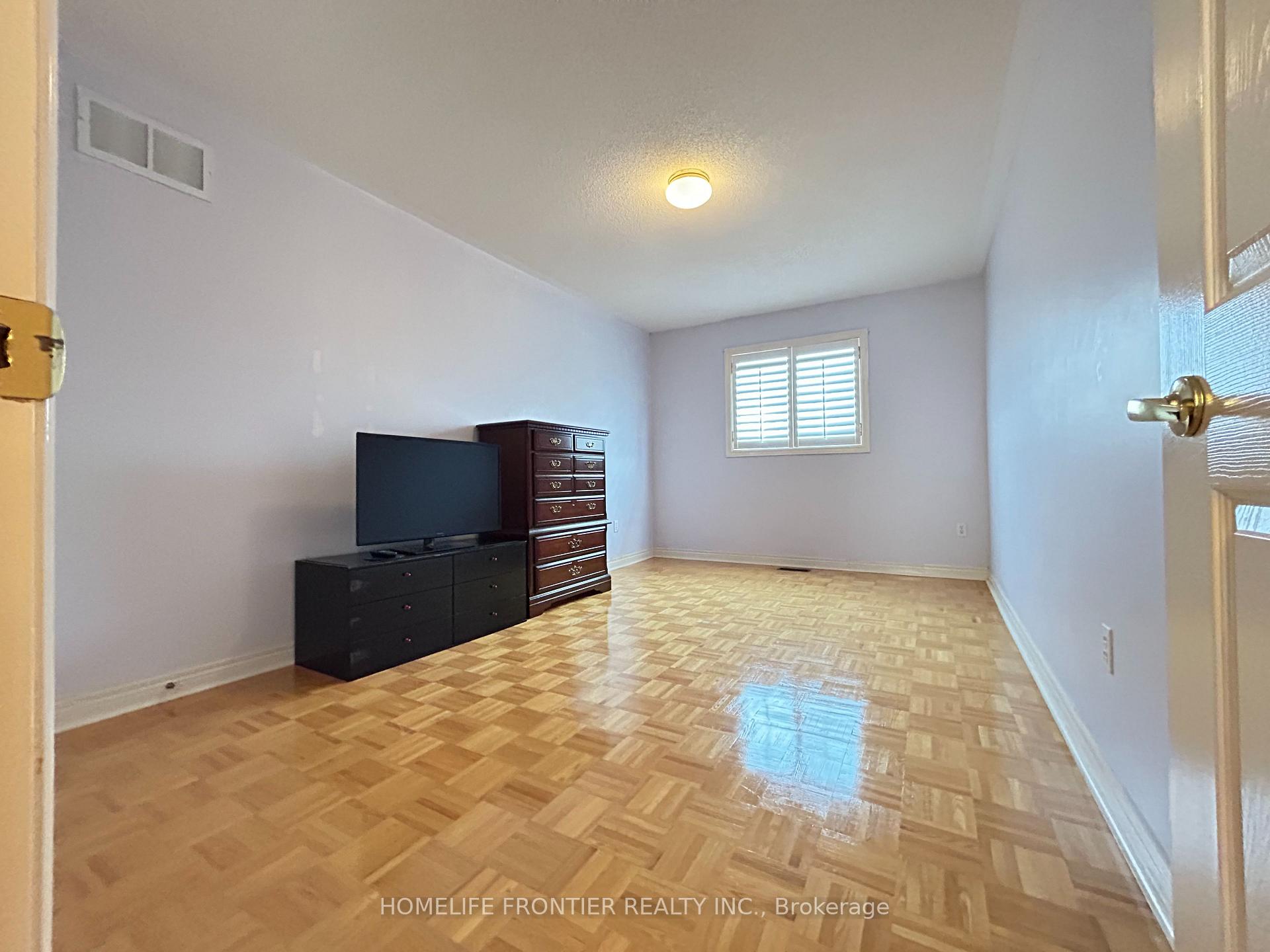 Photo 23 of 55 Forecastle Road, Vaughan, Patterson — HOMEH
