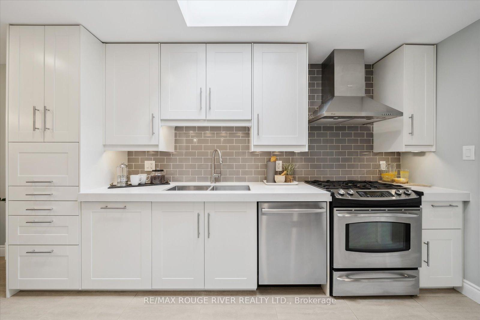 Photo 8 of 27 Guthrie Crescent, Whitby, Lynde Creek — HOMEH