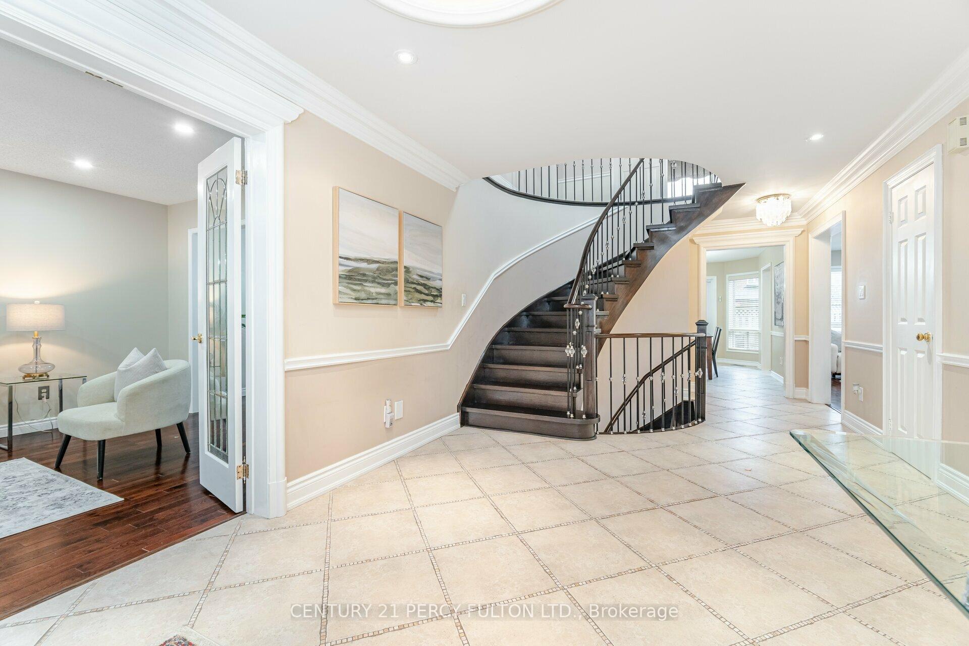 Photo 4 of 887 Darwin Drive, Pickering, Dunbarton — HOMEH